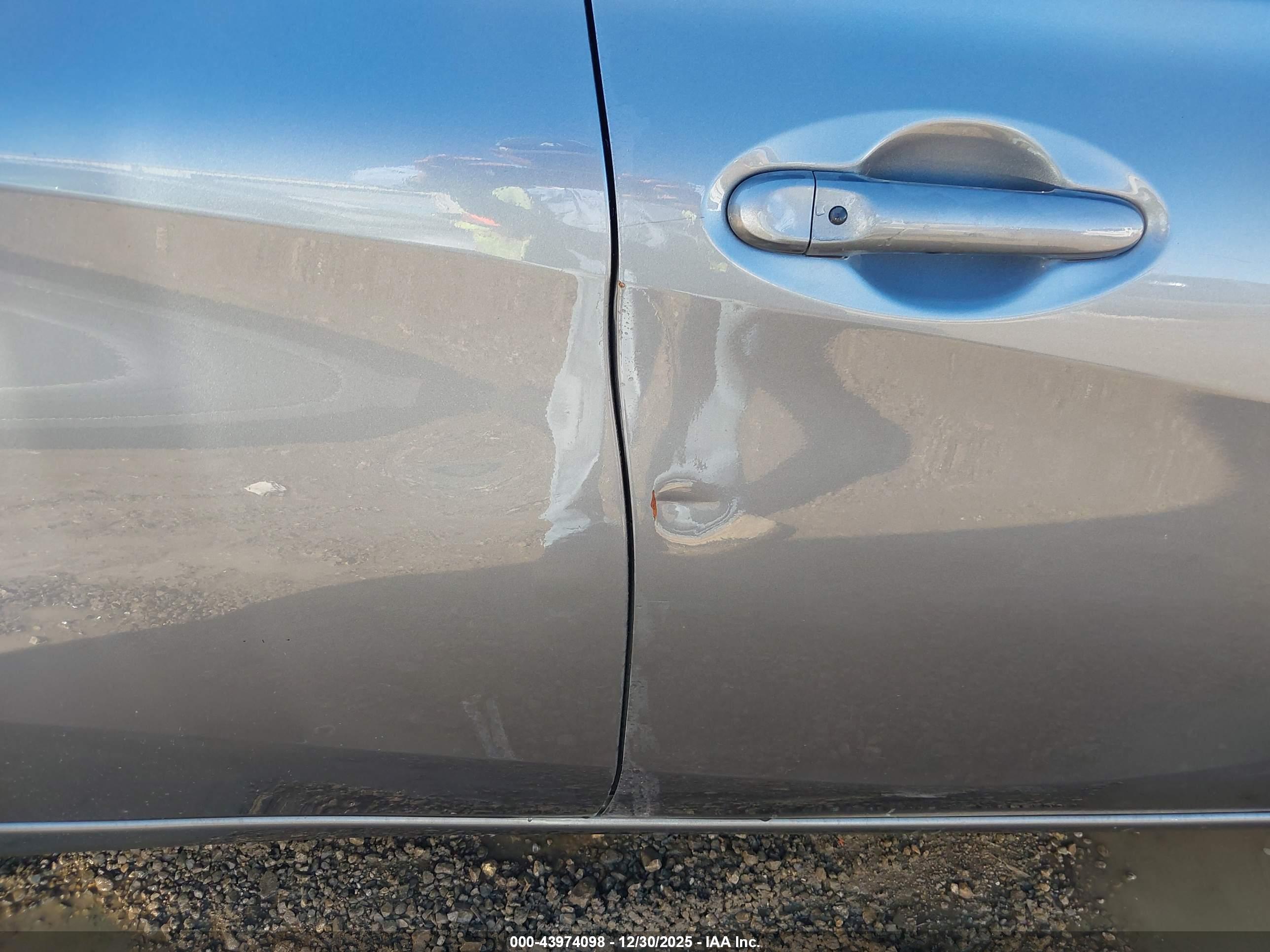 NISSAN VERSA image 6