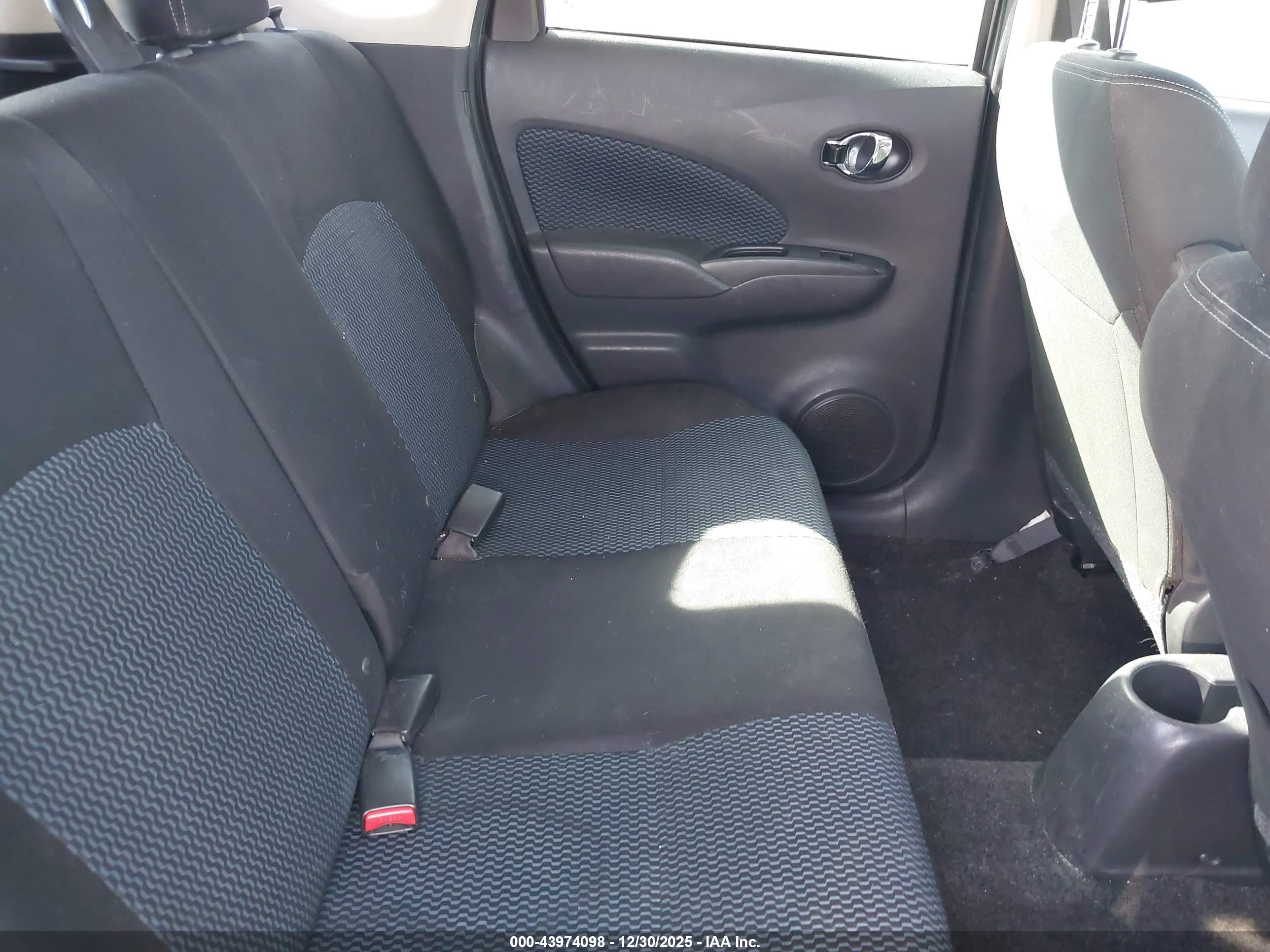 NISSAN VERSA image 8