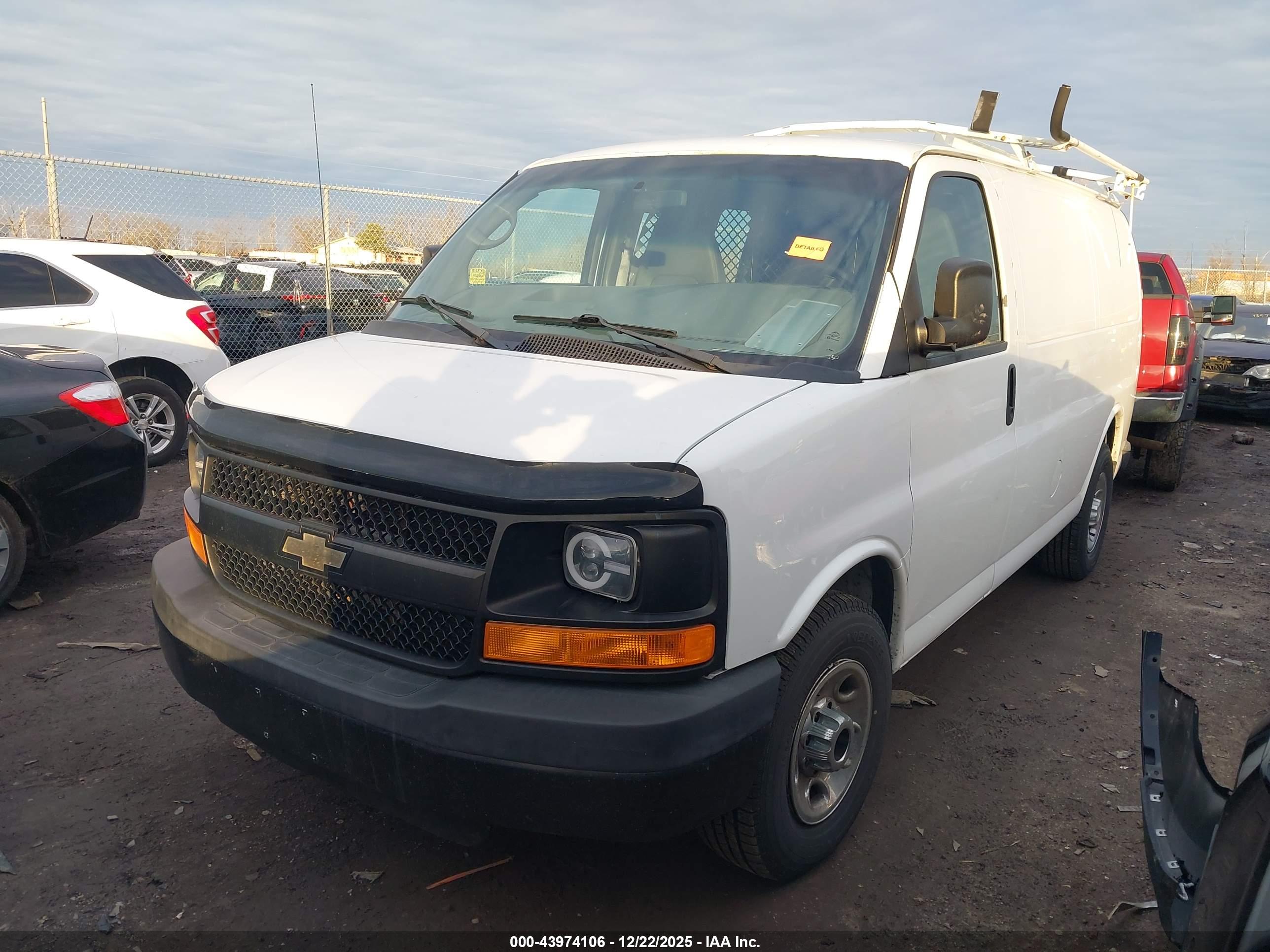 CHEVROLET EXPRESS image 2