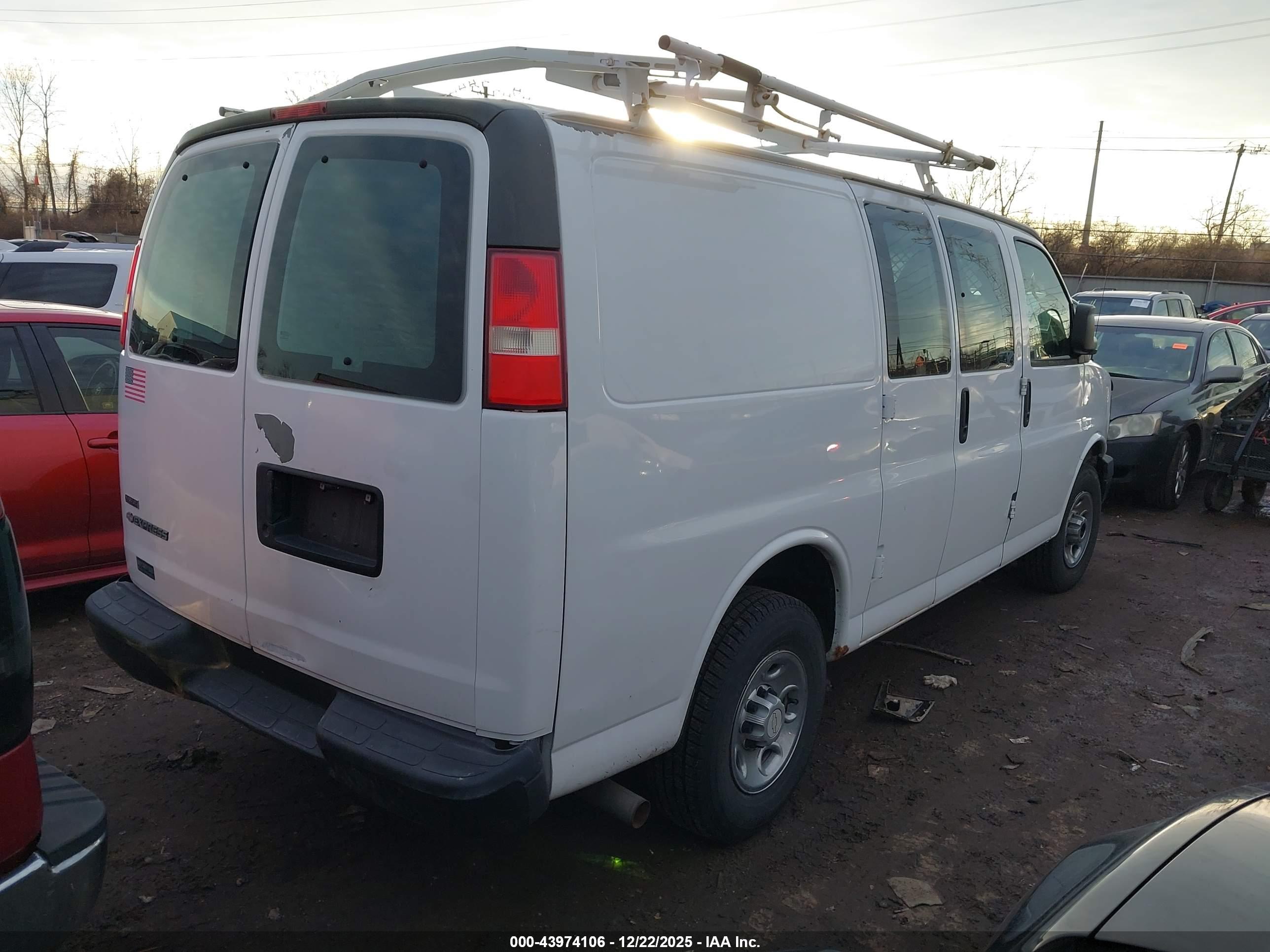 CHEVROLET EXPRESS image 4