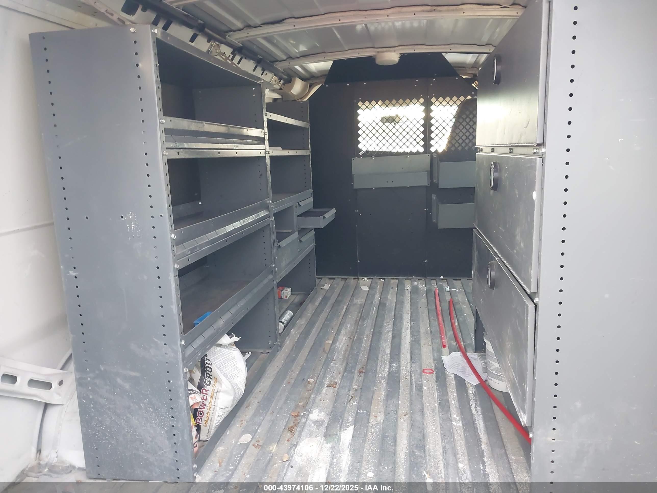CHEVROLET EXPRESS image 8