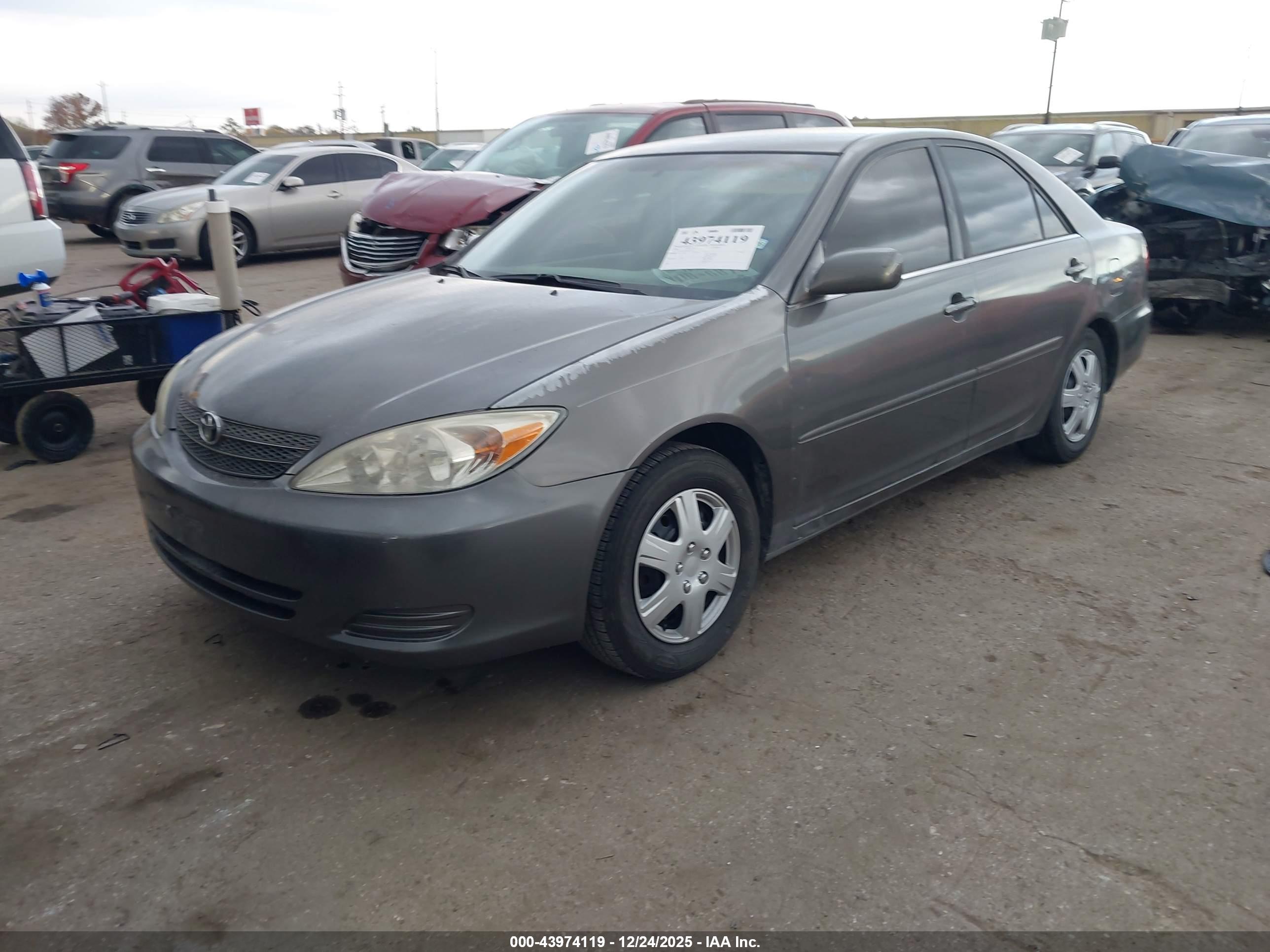 TOYOTA CAMRY image 2