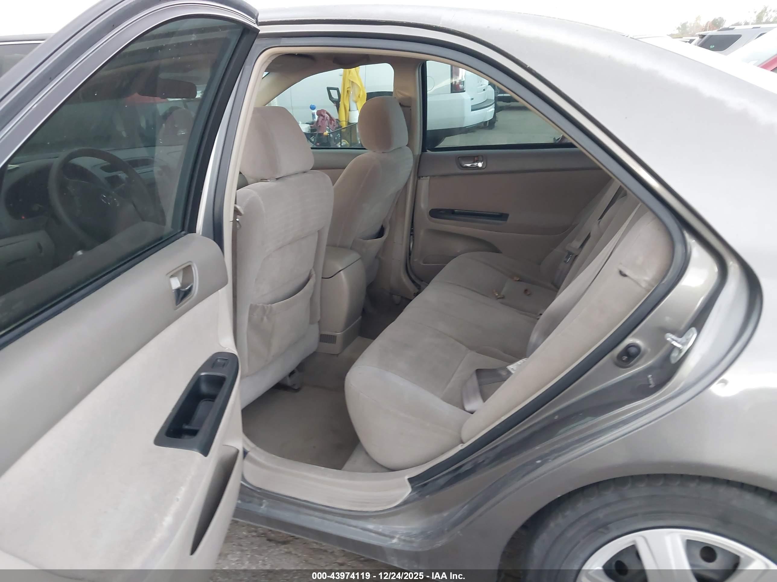 TOYOTA CAMRY image 8