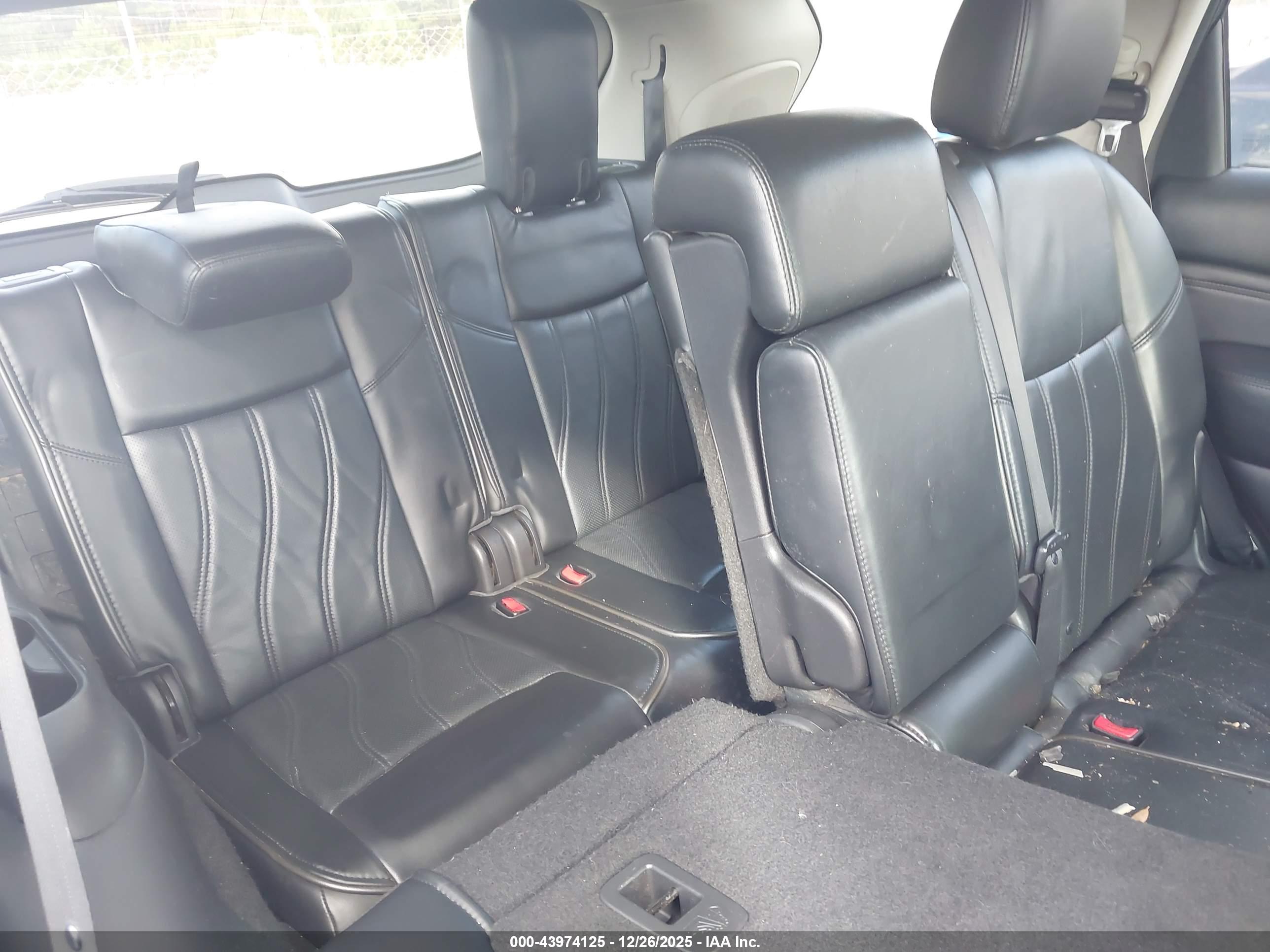 INFINITI JX35 image 8