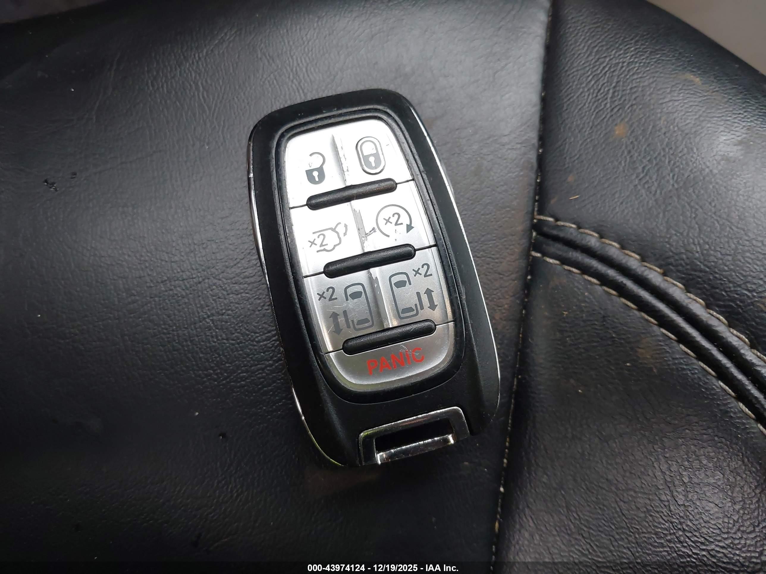 CHRYSLER VOYAGER image 11