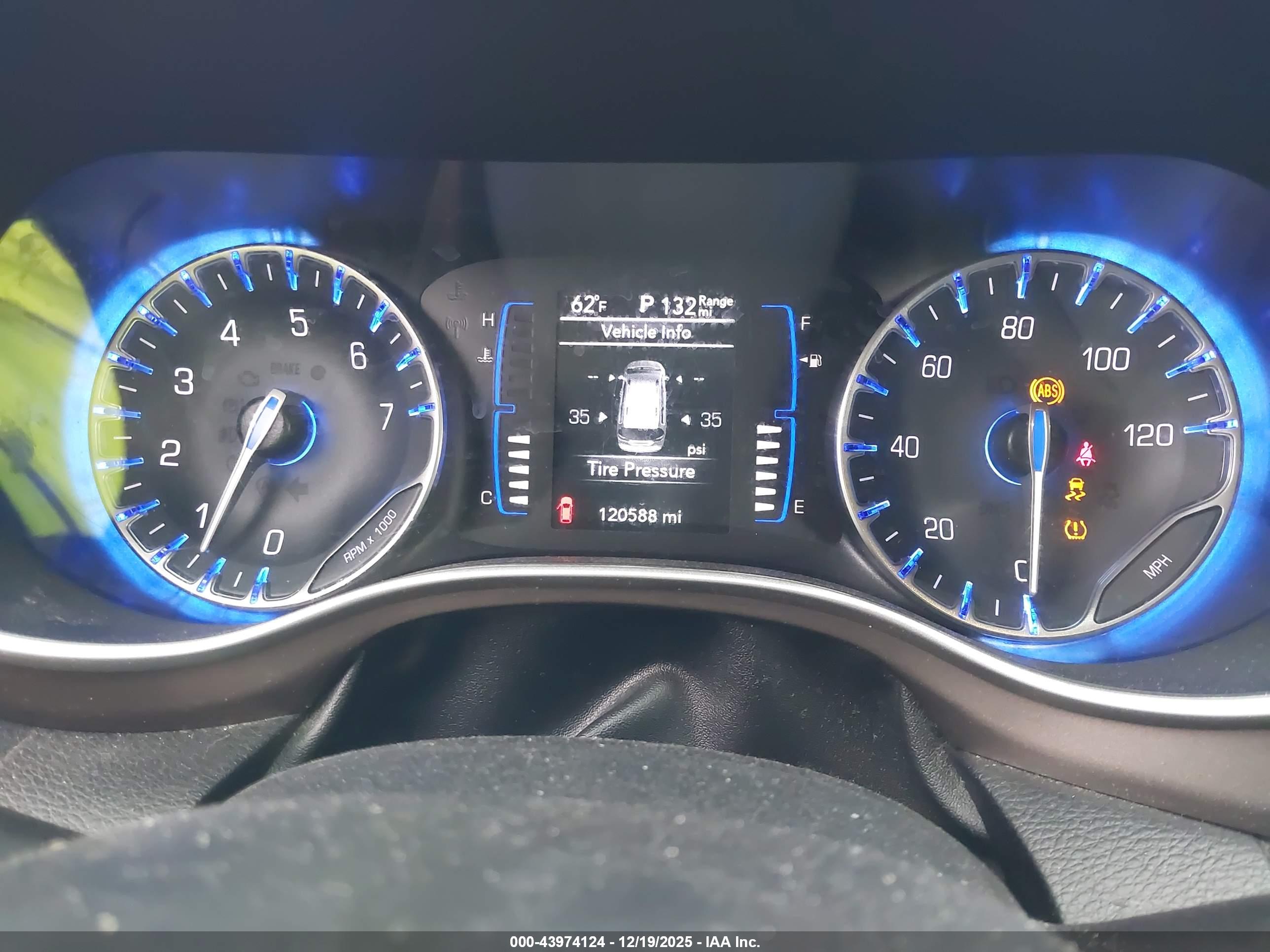 CHRYSLER VOYAGER image 7