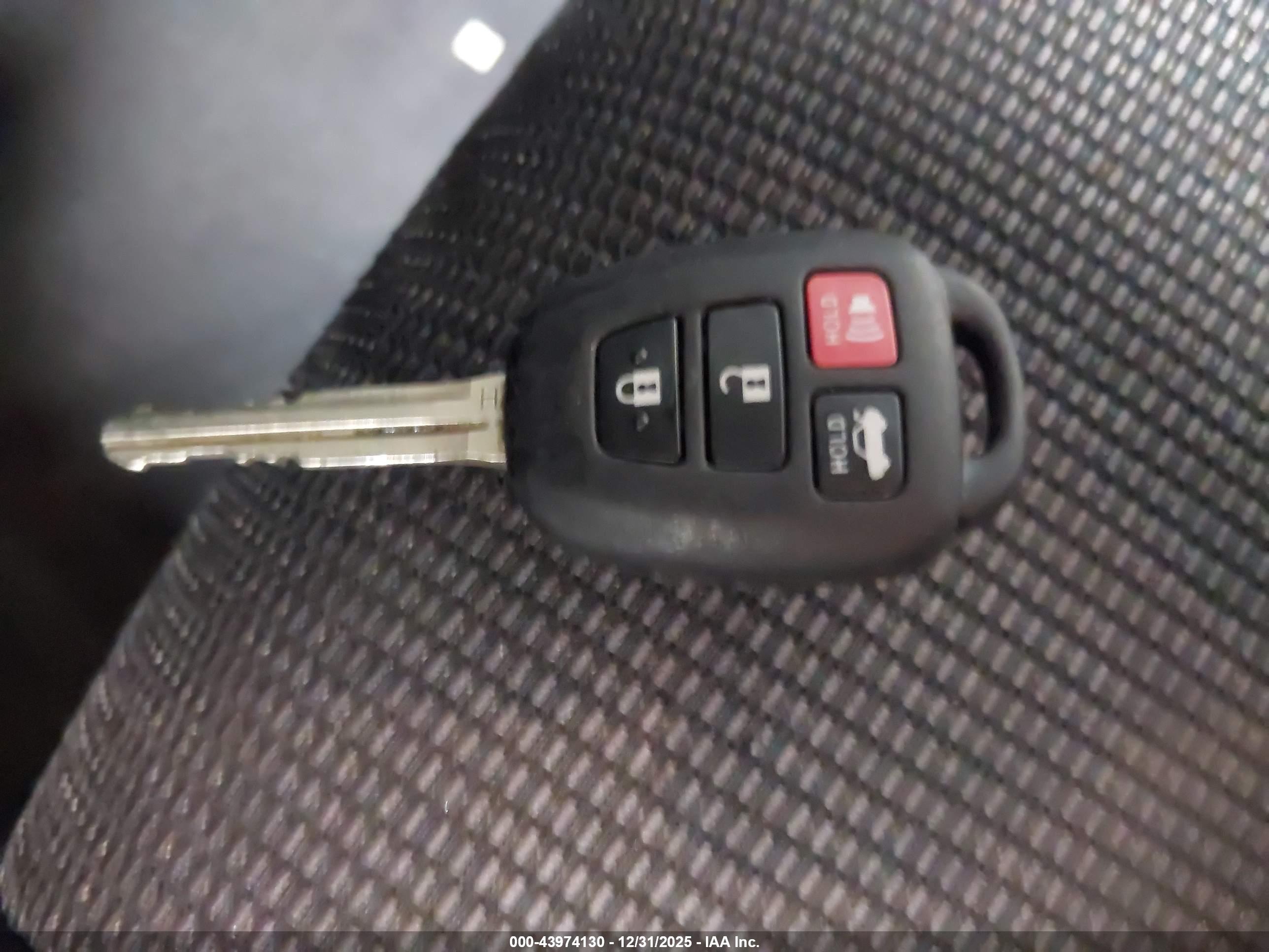 TOYOTA COROLLA image 11
