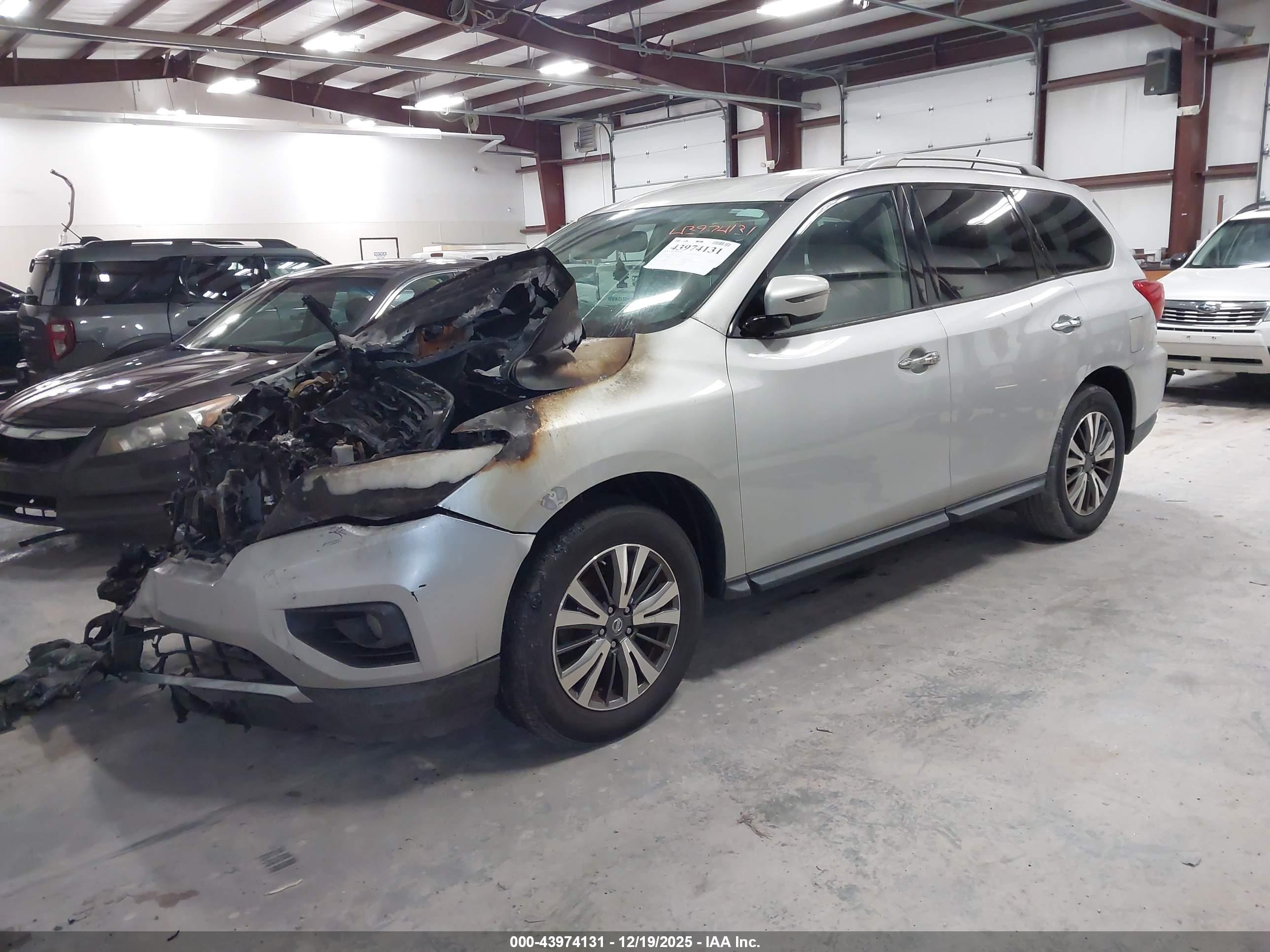 NISSAN PATHFINDER image 2