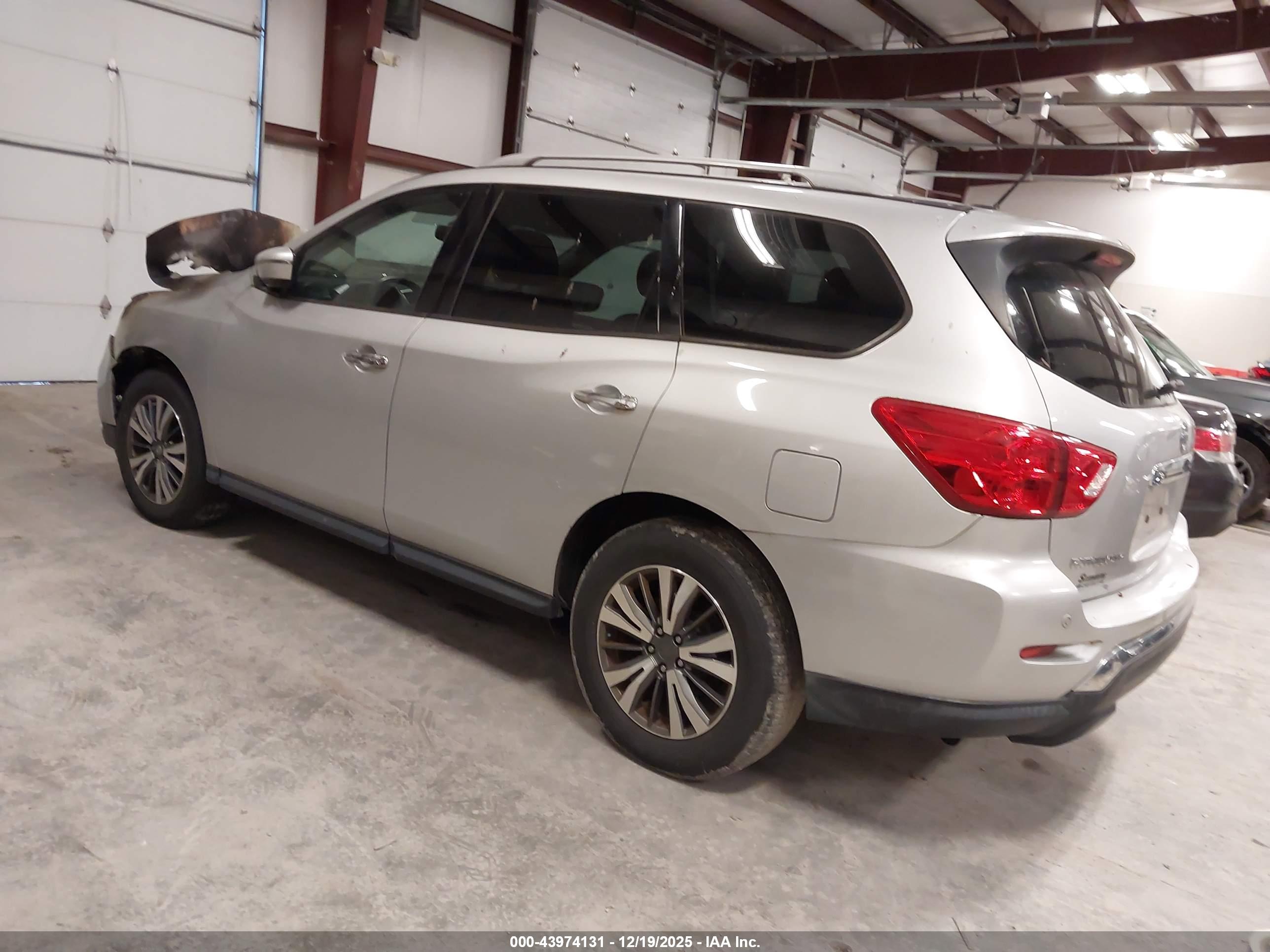 NISSAN PATHFINDER image 3