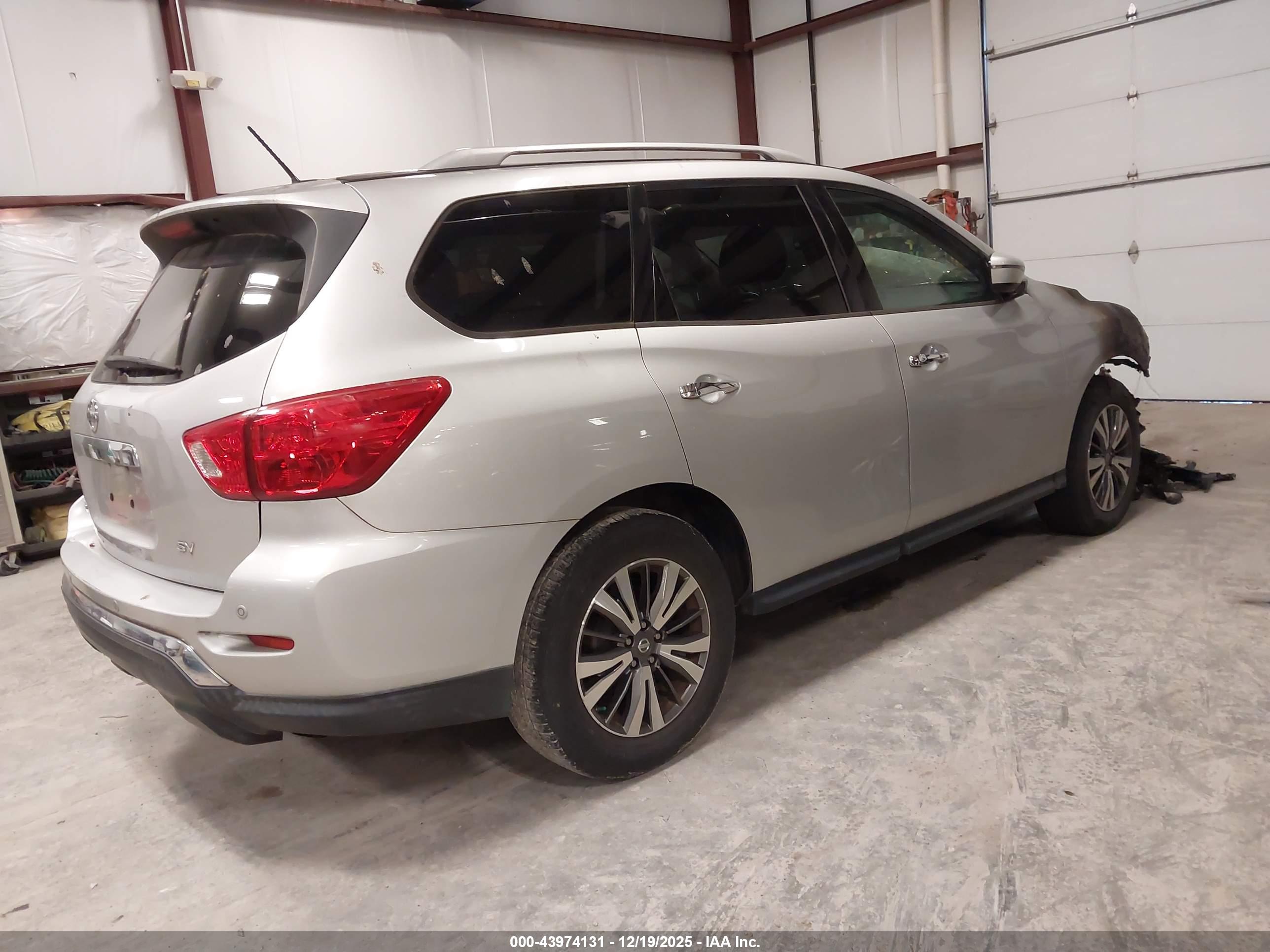 NISSAN PATHFINDER image 4