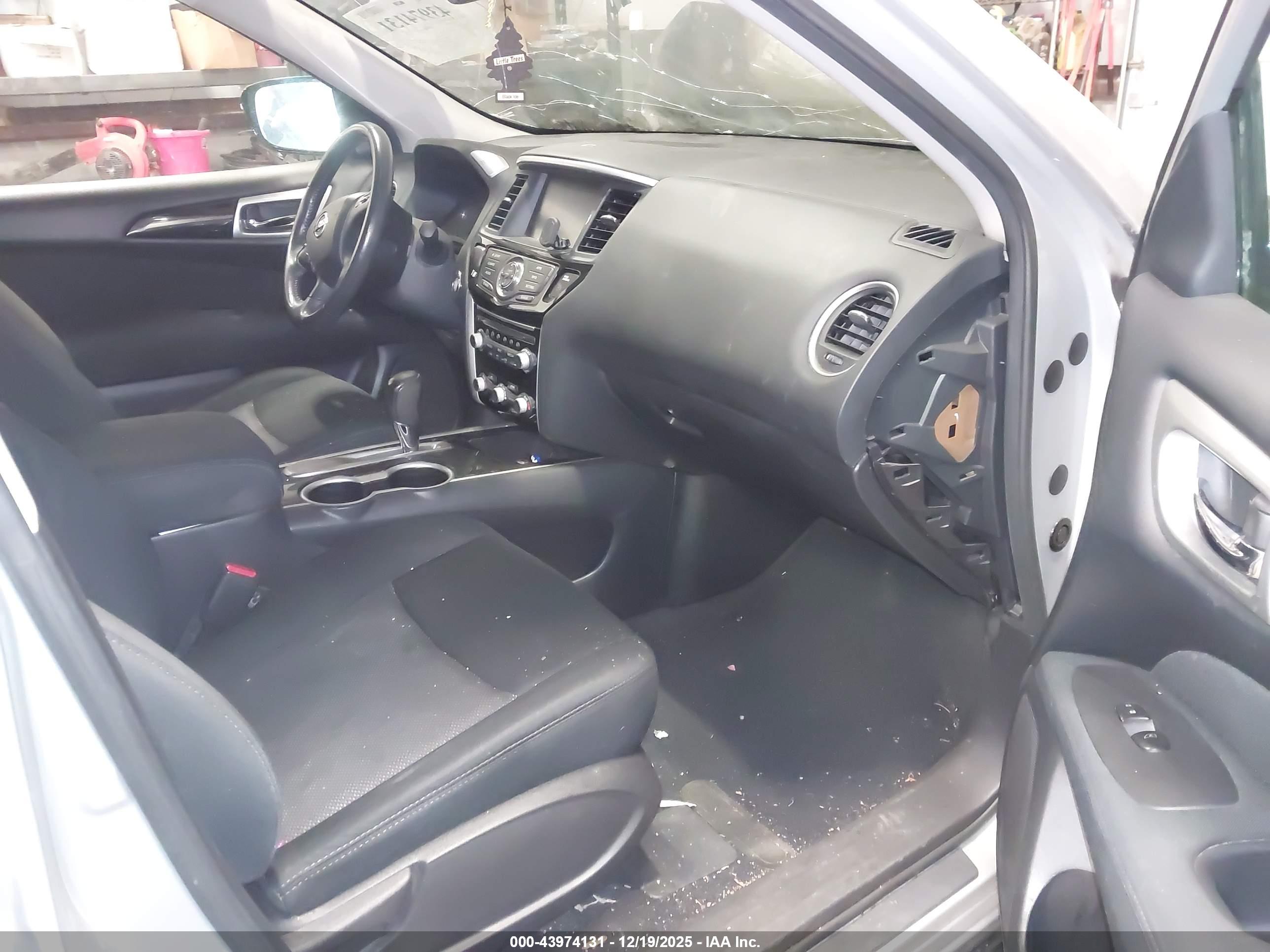 NISSAN PATHFINDER image 5