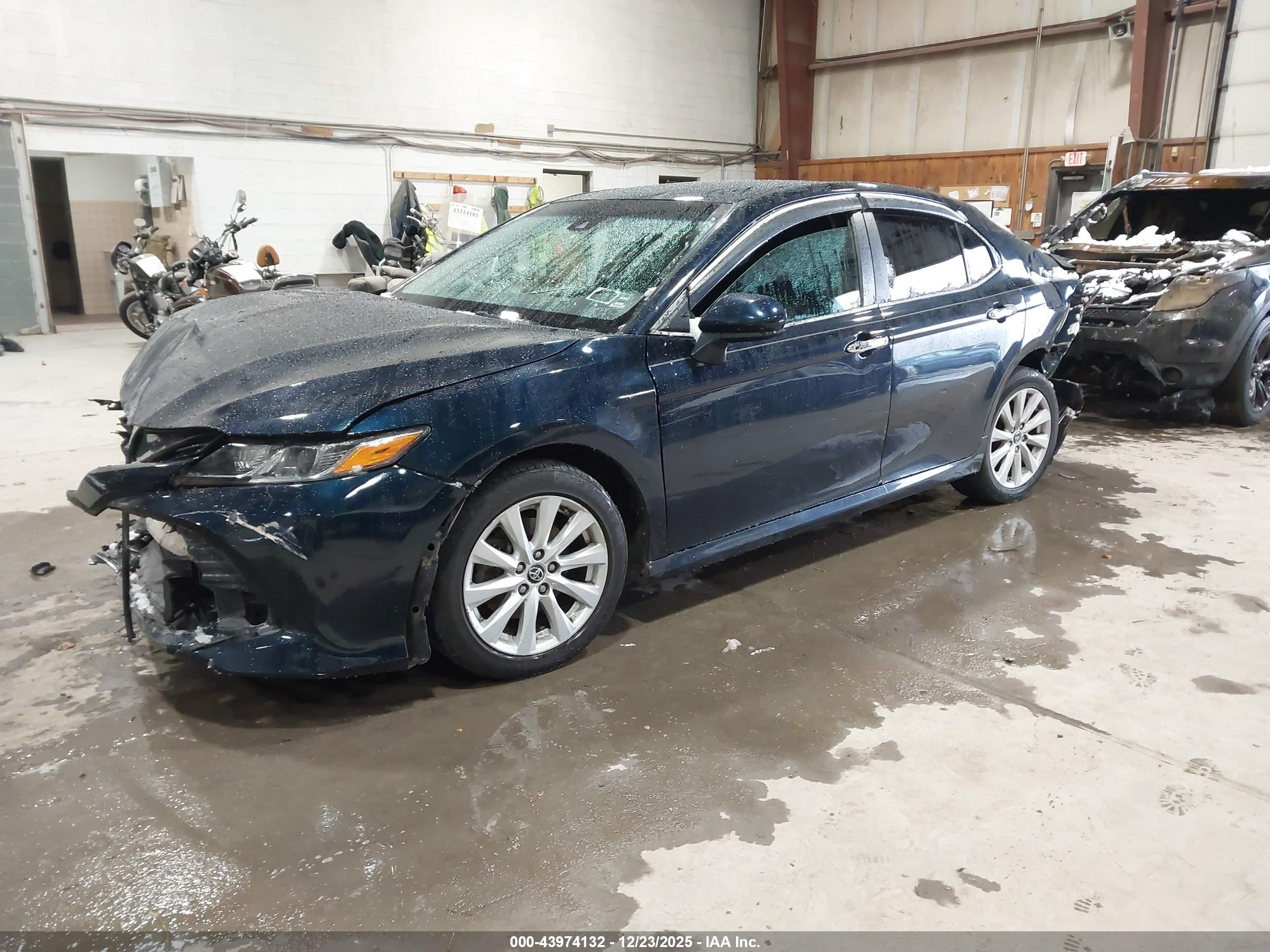 TOYOTA CAMRY image 2
