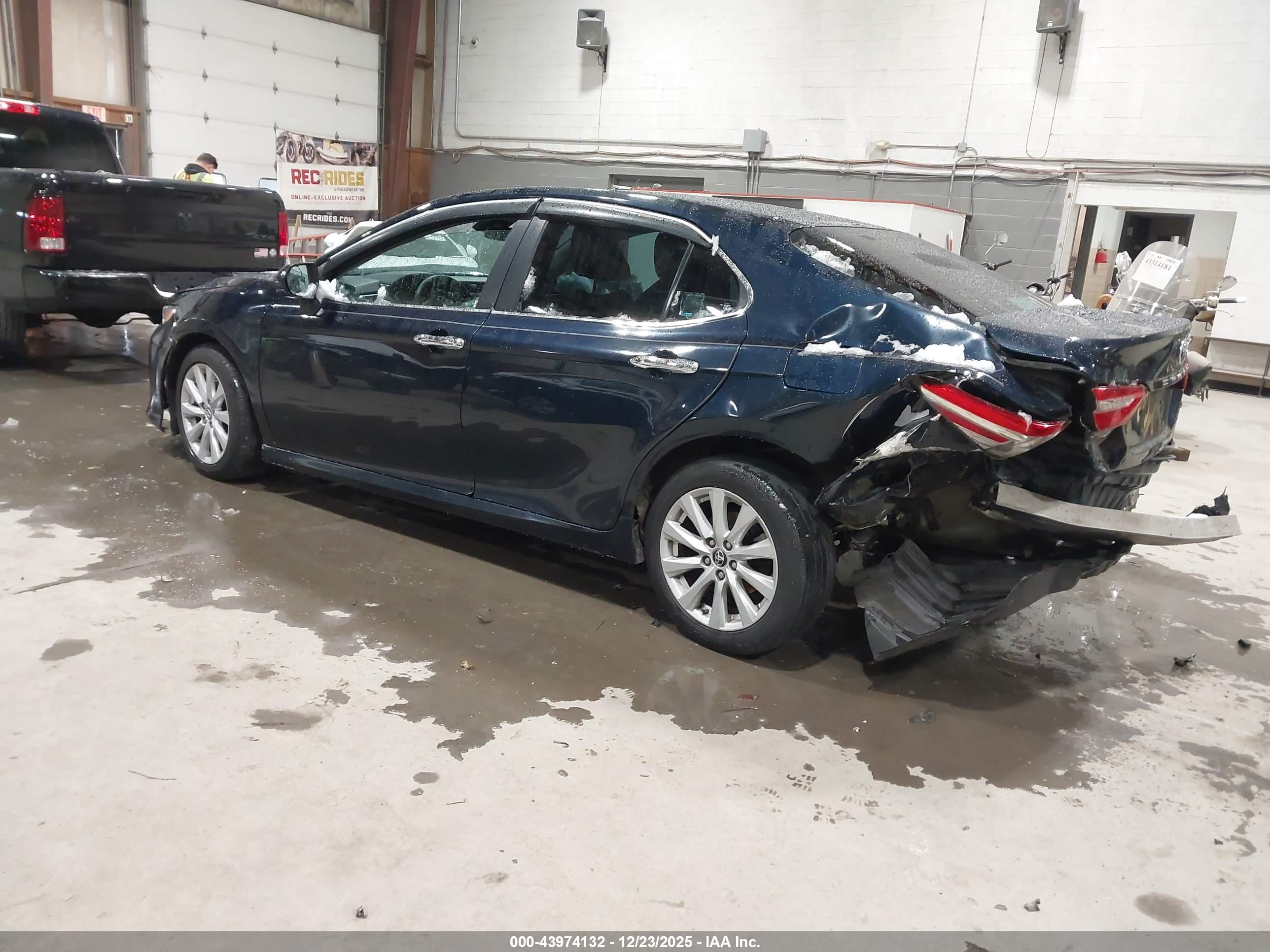 TOYOTA CAMRY image 3