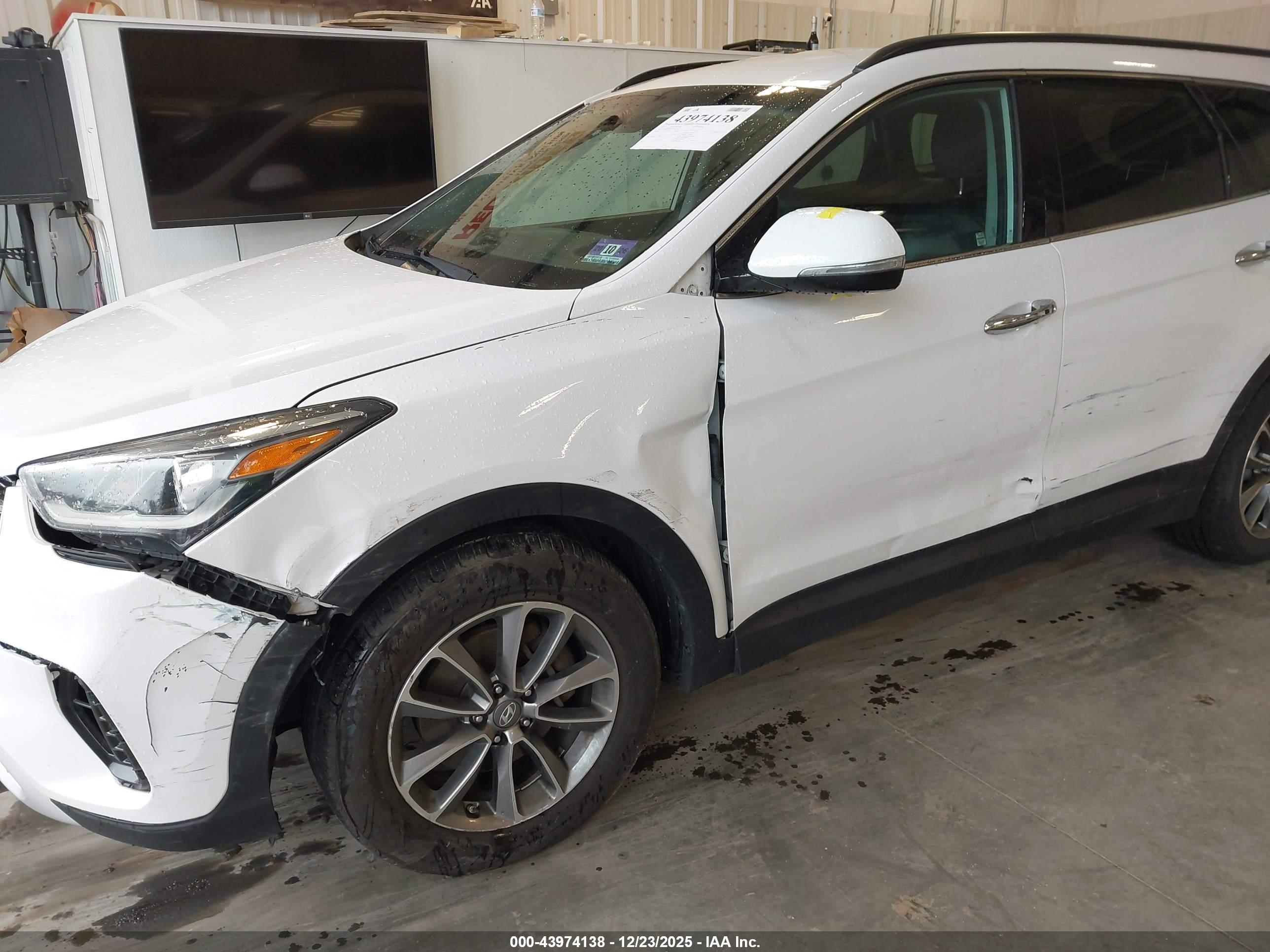 HYUNDAI SANTA image 6