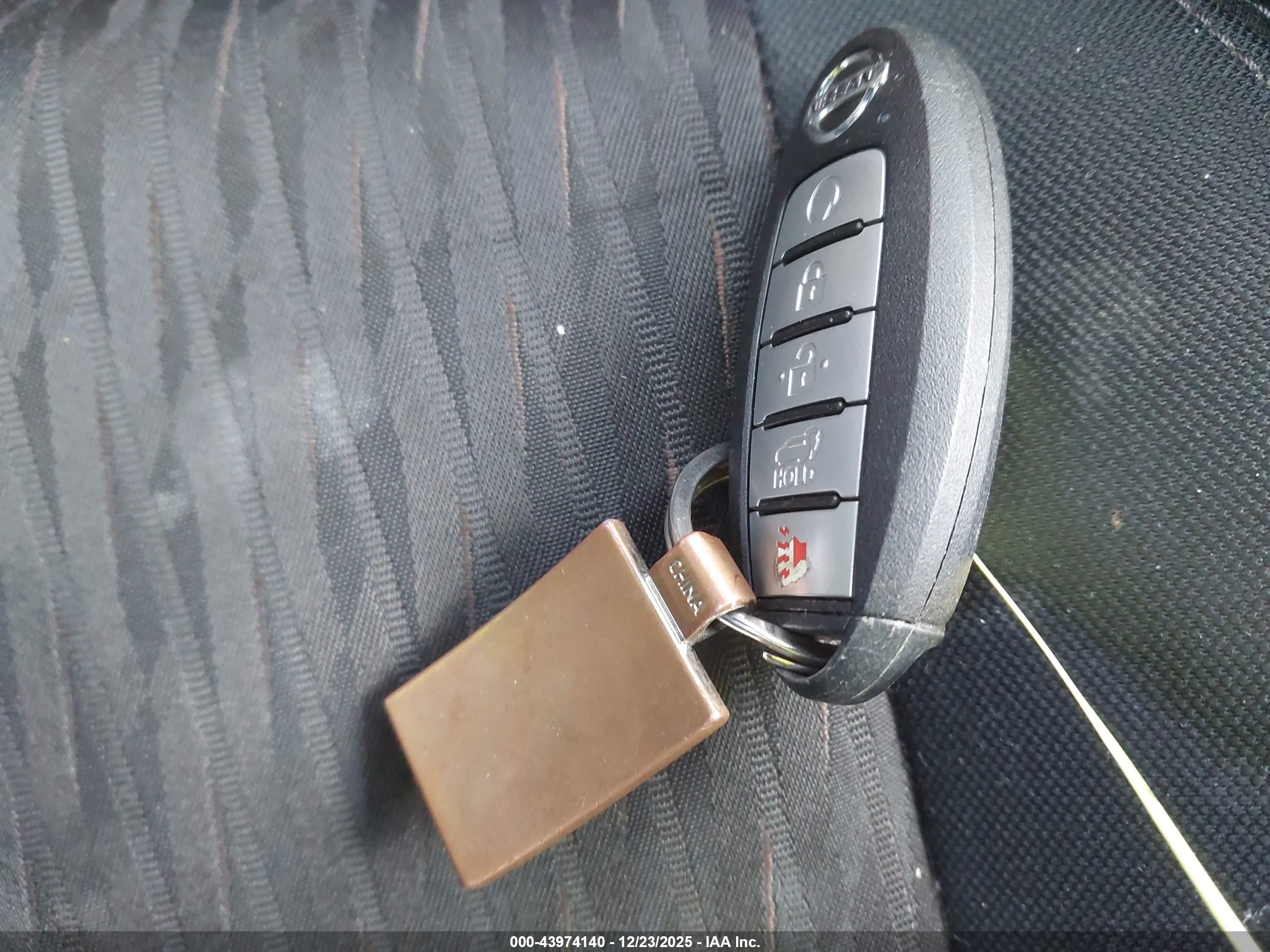 NISSAN ROGUE image 11