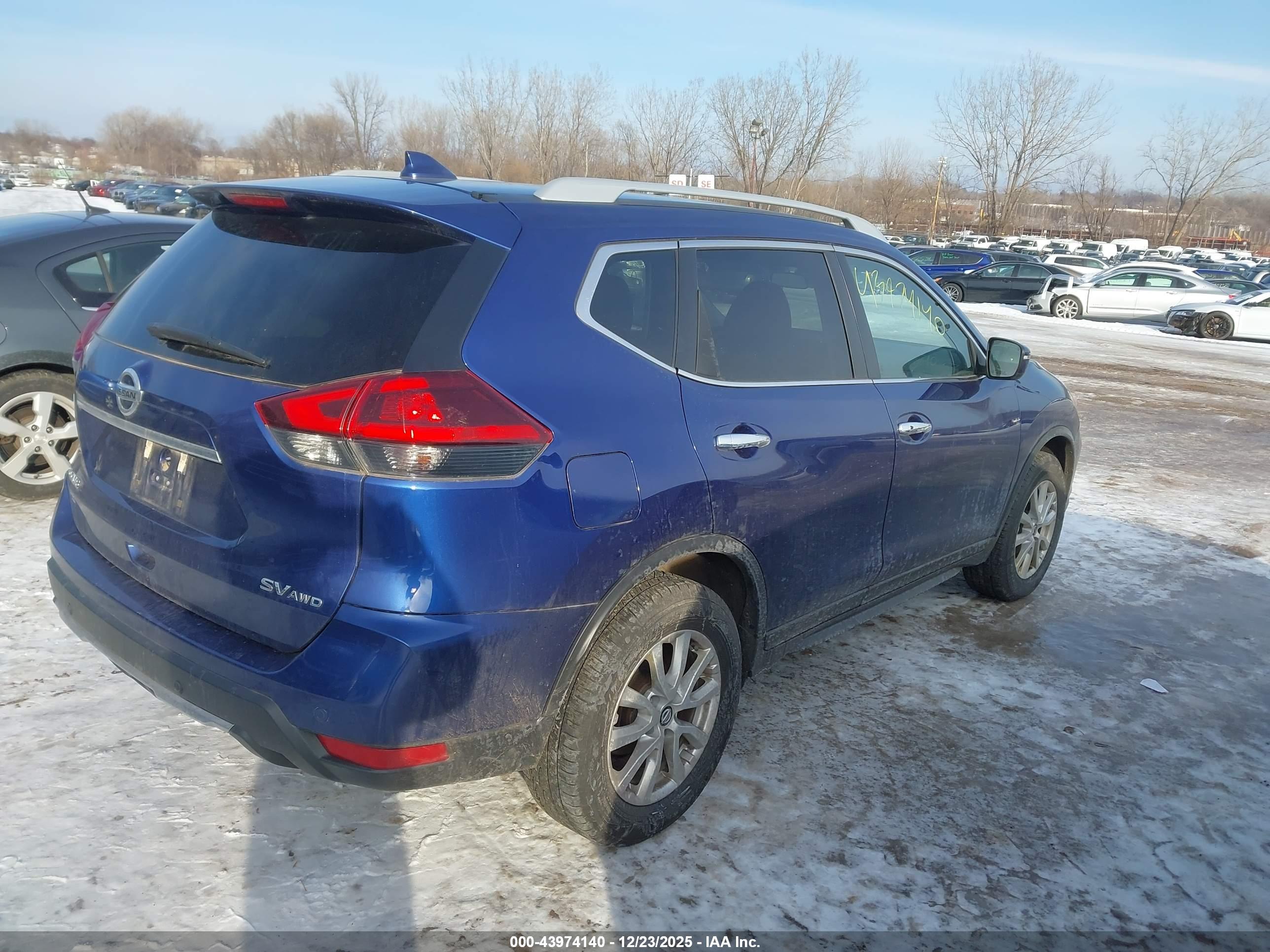 NISSAN ROGUE image 4