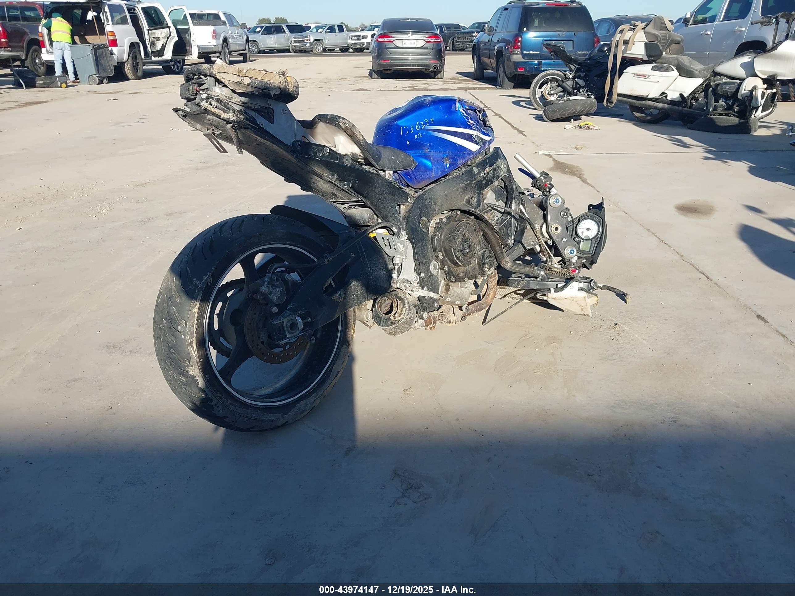 SUZUKI GSX-R750 image 4