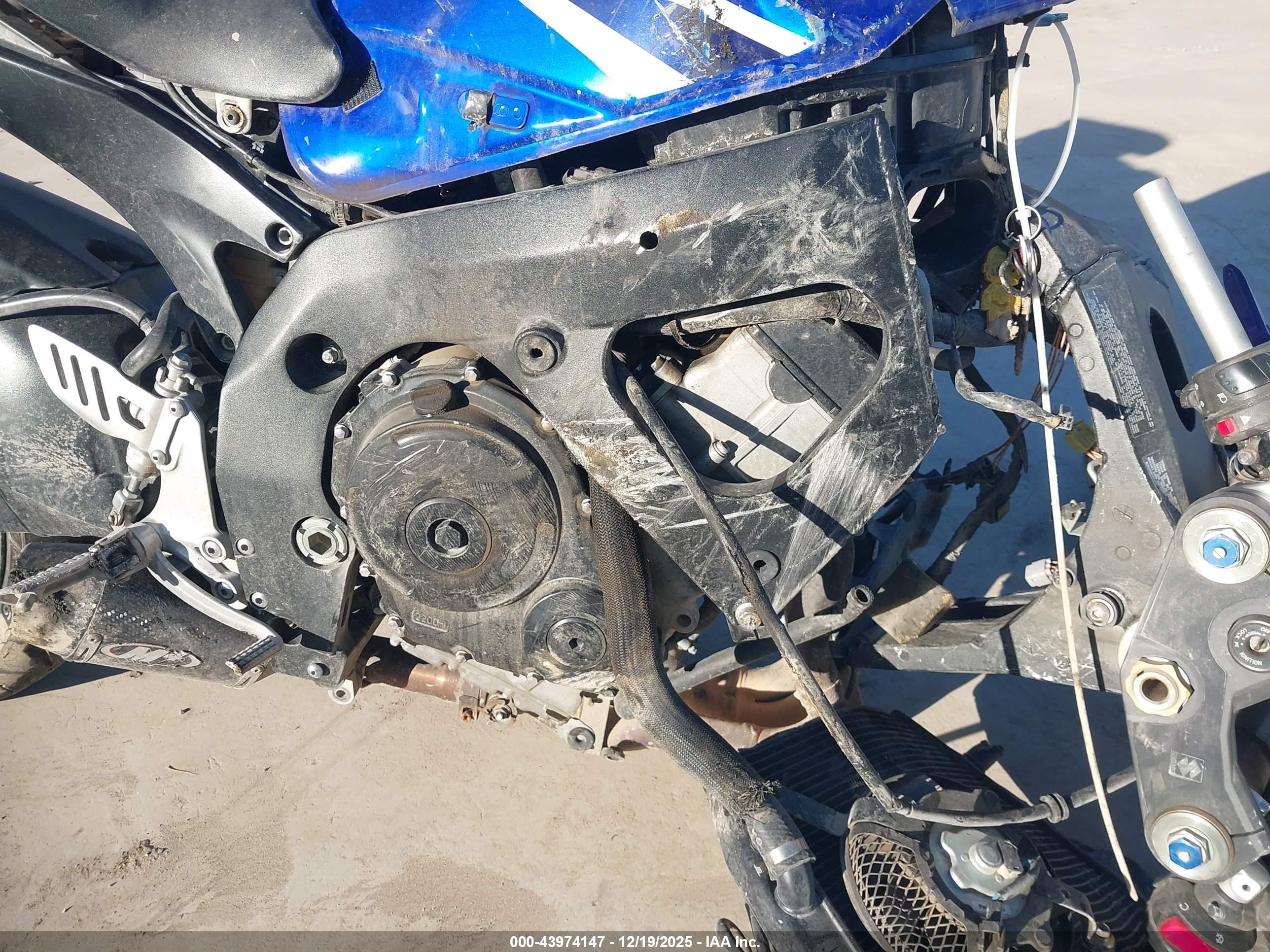 SUZUKI GSX-R750 image 8