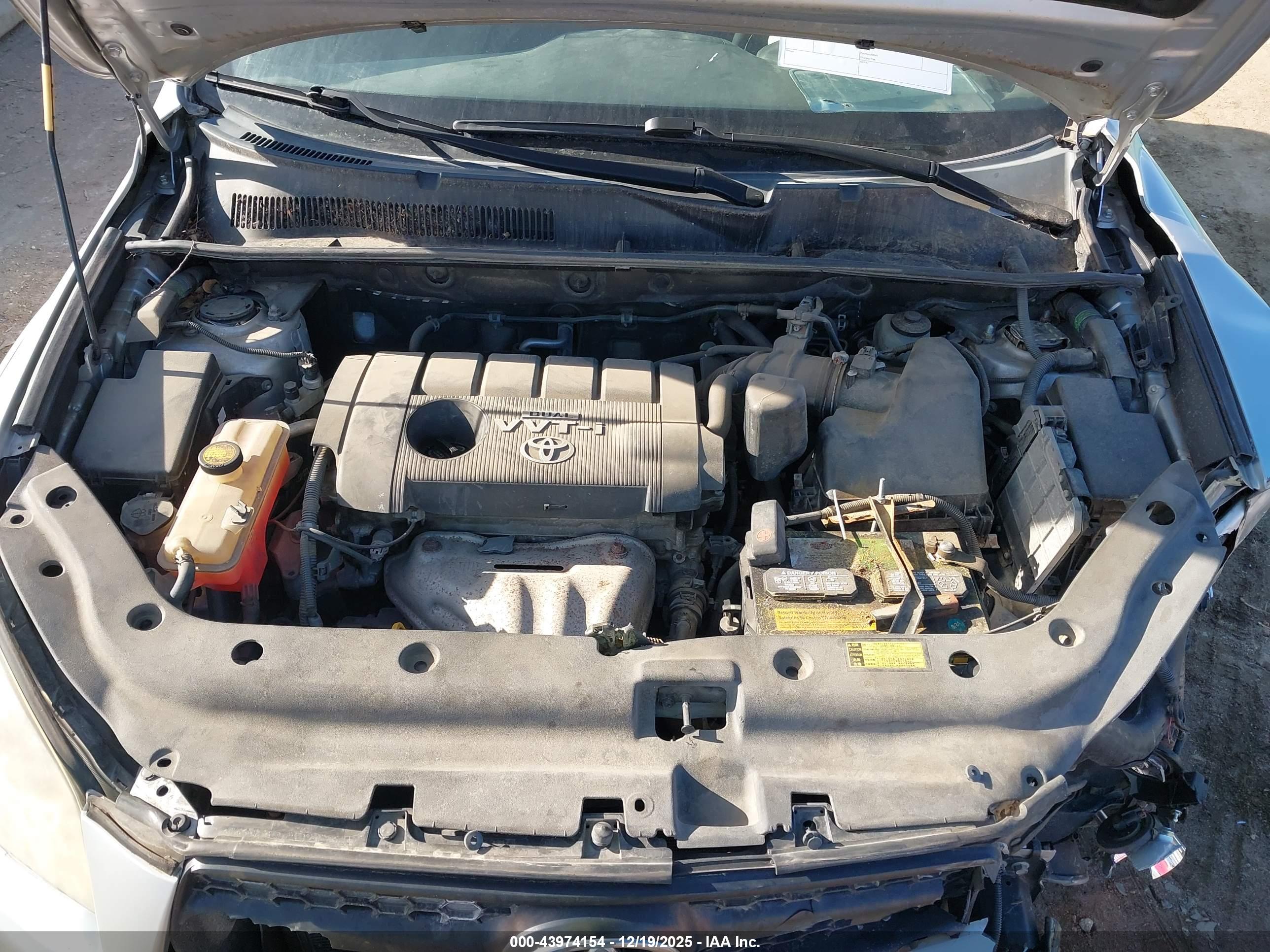 TOYOTA RAV4 image 10