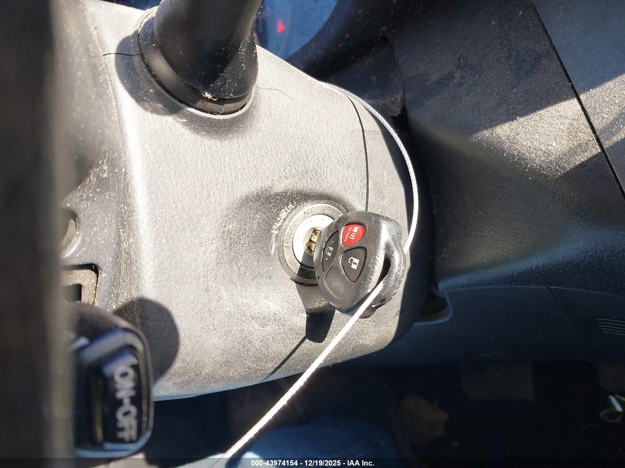 TOYOTA RAV4 image 11