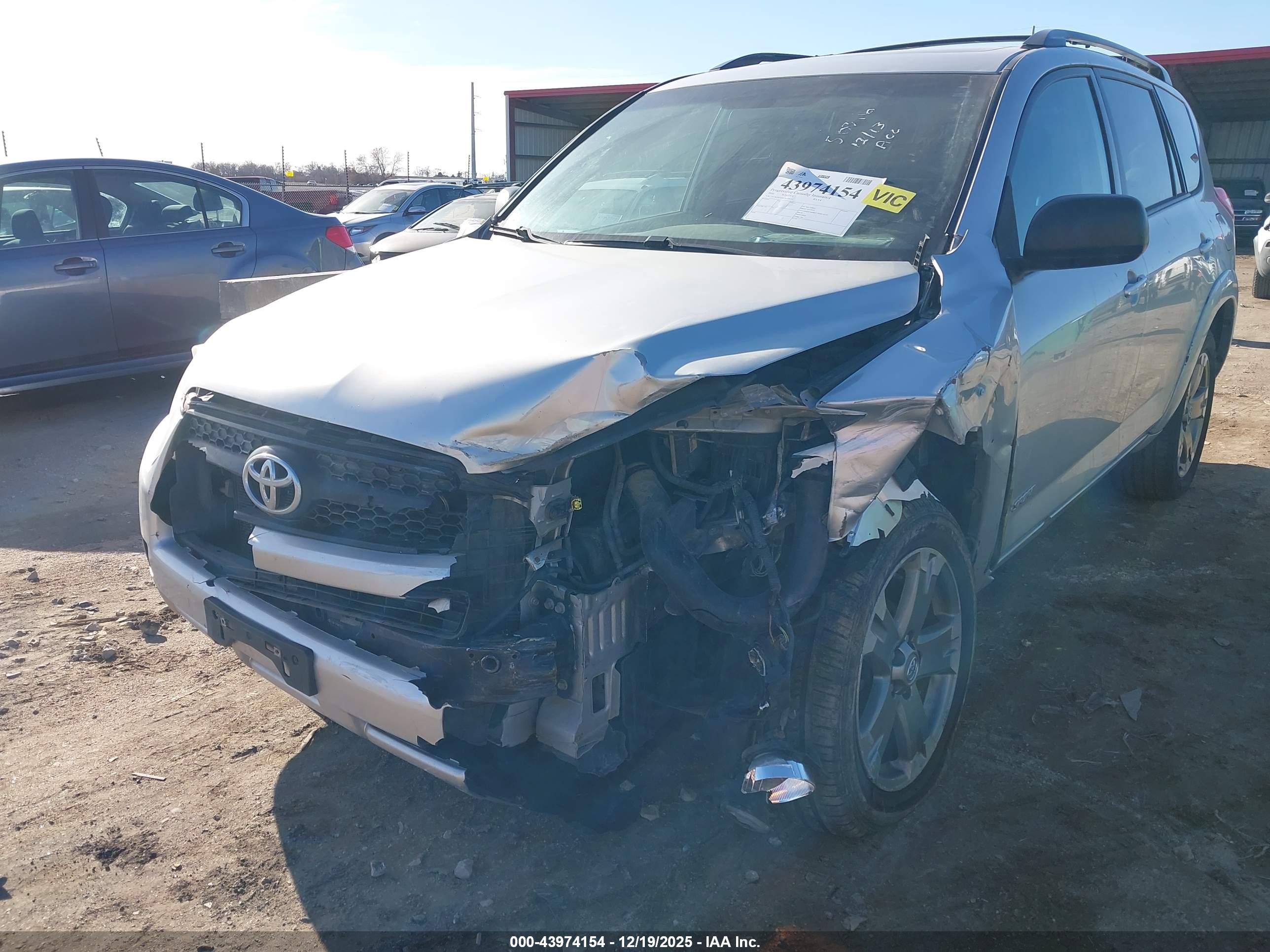 TOYOTA RAV4 image 6