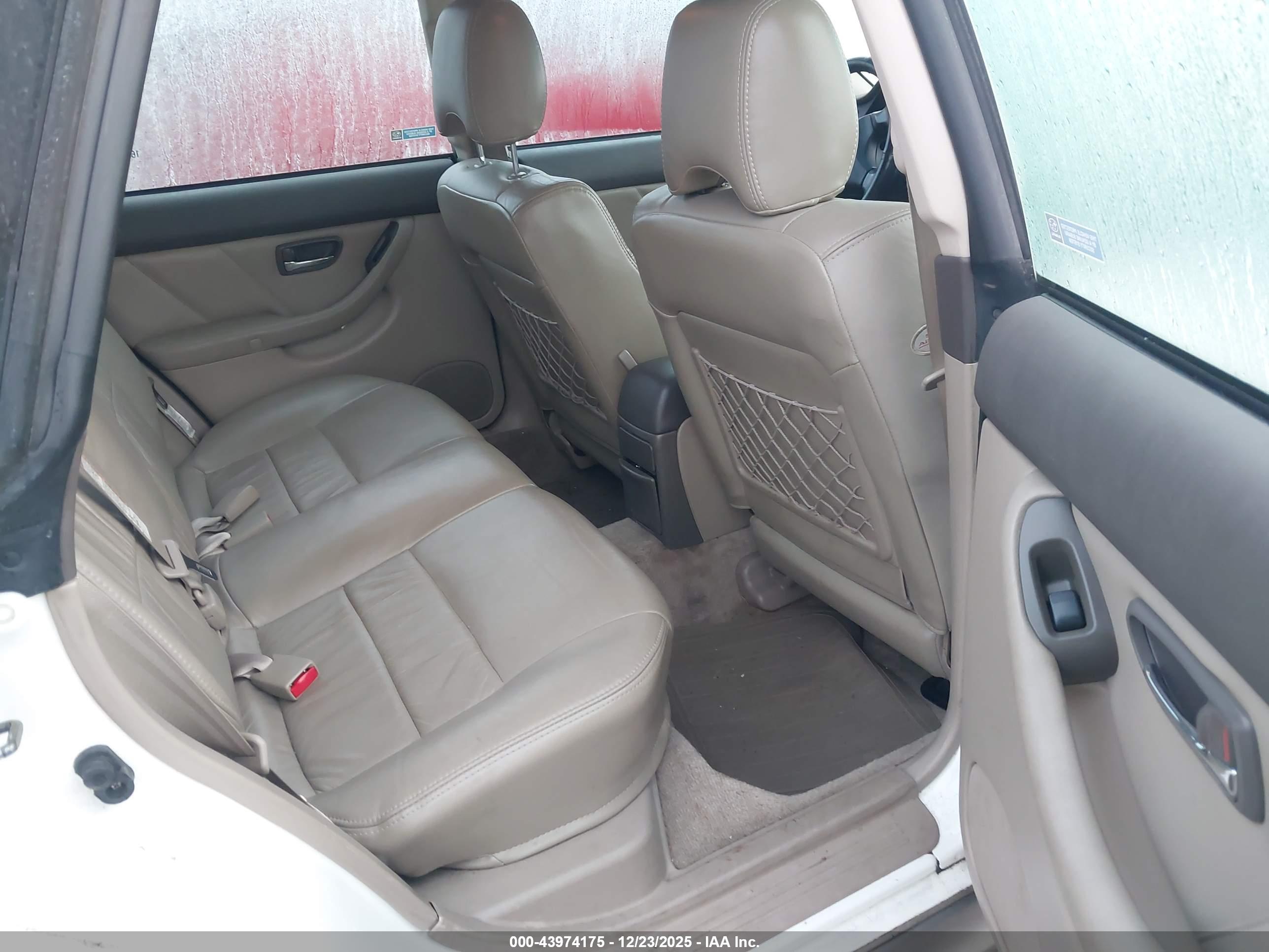 SUBARU OUTBACK image 8