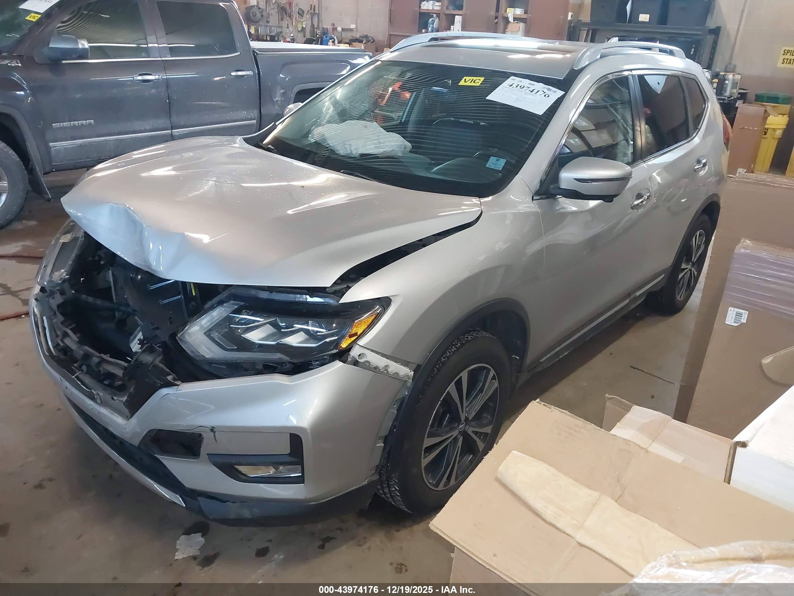 NISSAN ROGUE image 2