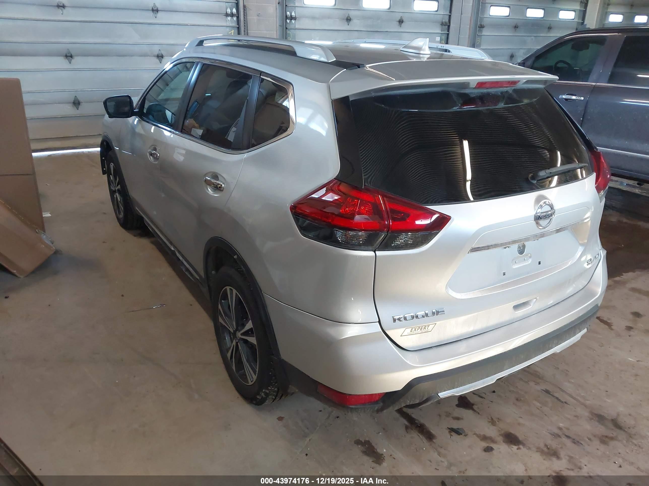 NISSAN ROGUE image 3