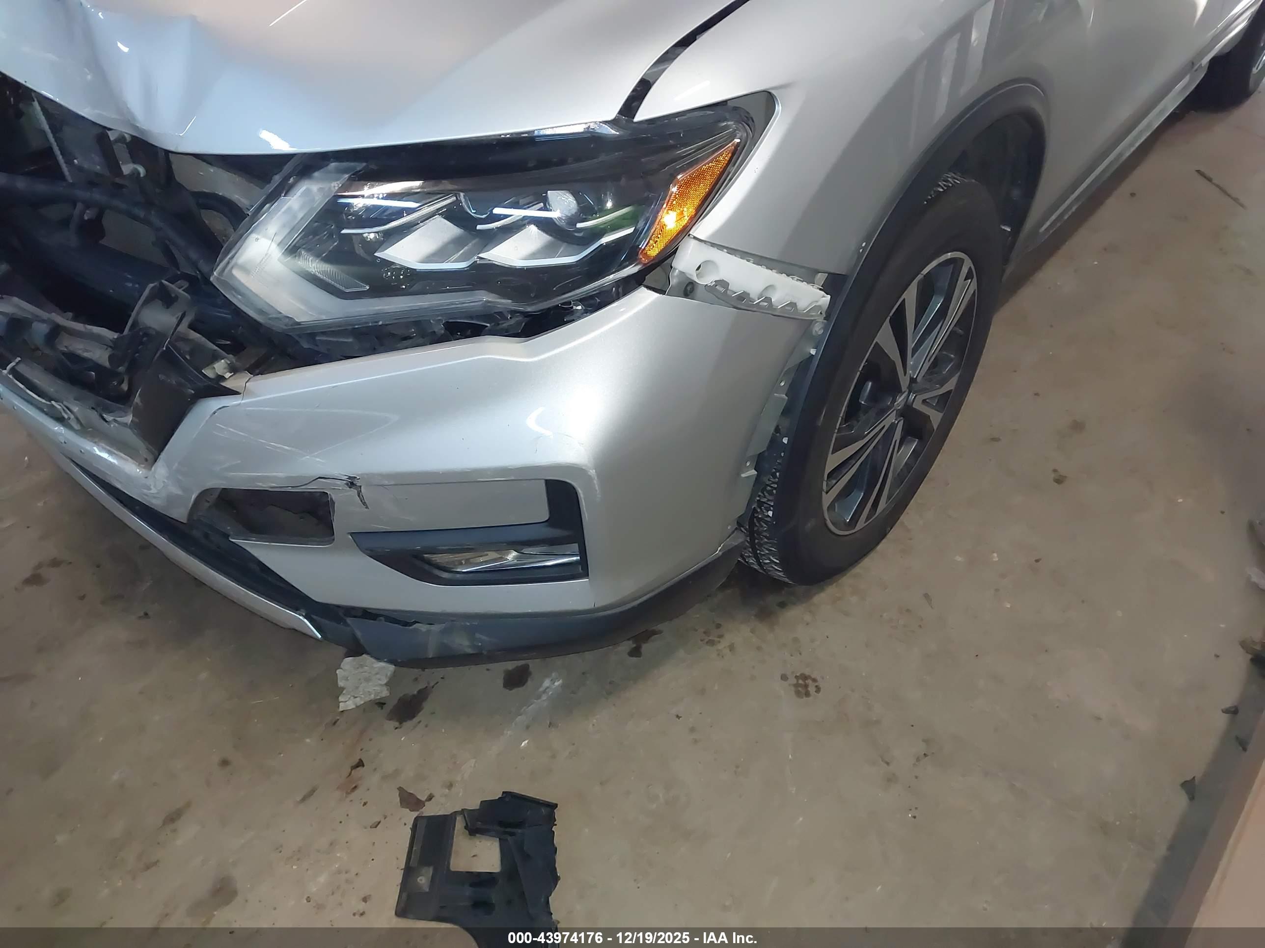 NISSAN ROGUE image 6