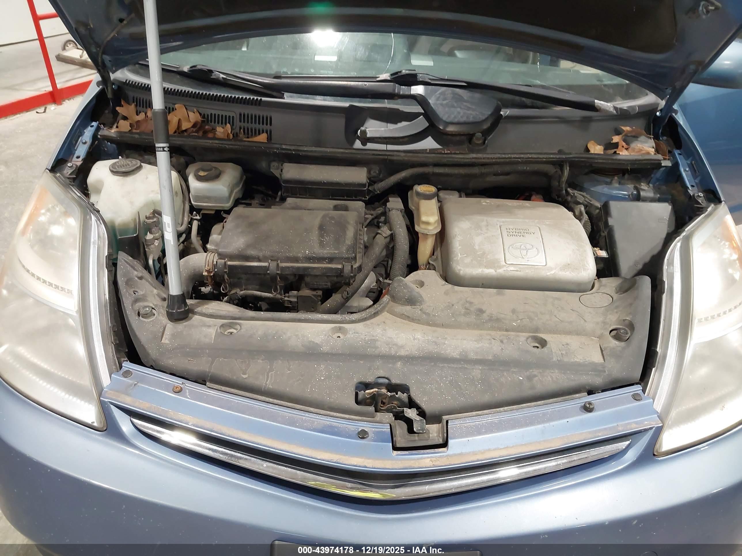 TOYOTA PRIUS image 10