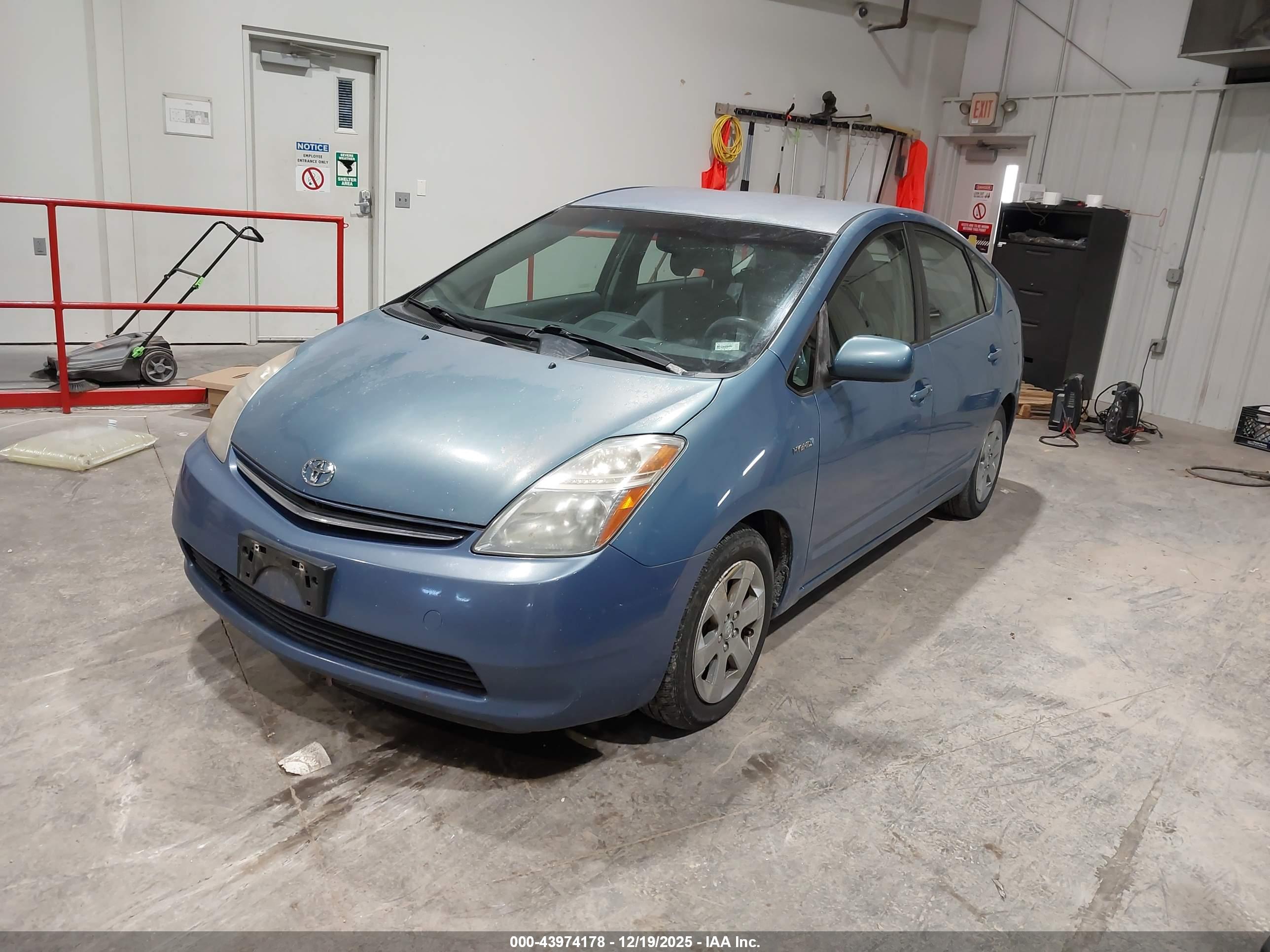 TOYOTA PRIUS image 2