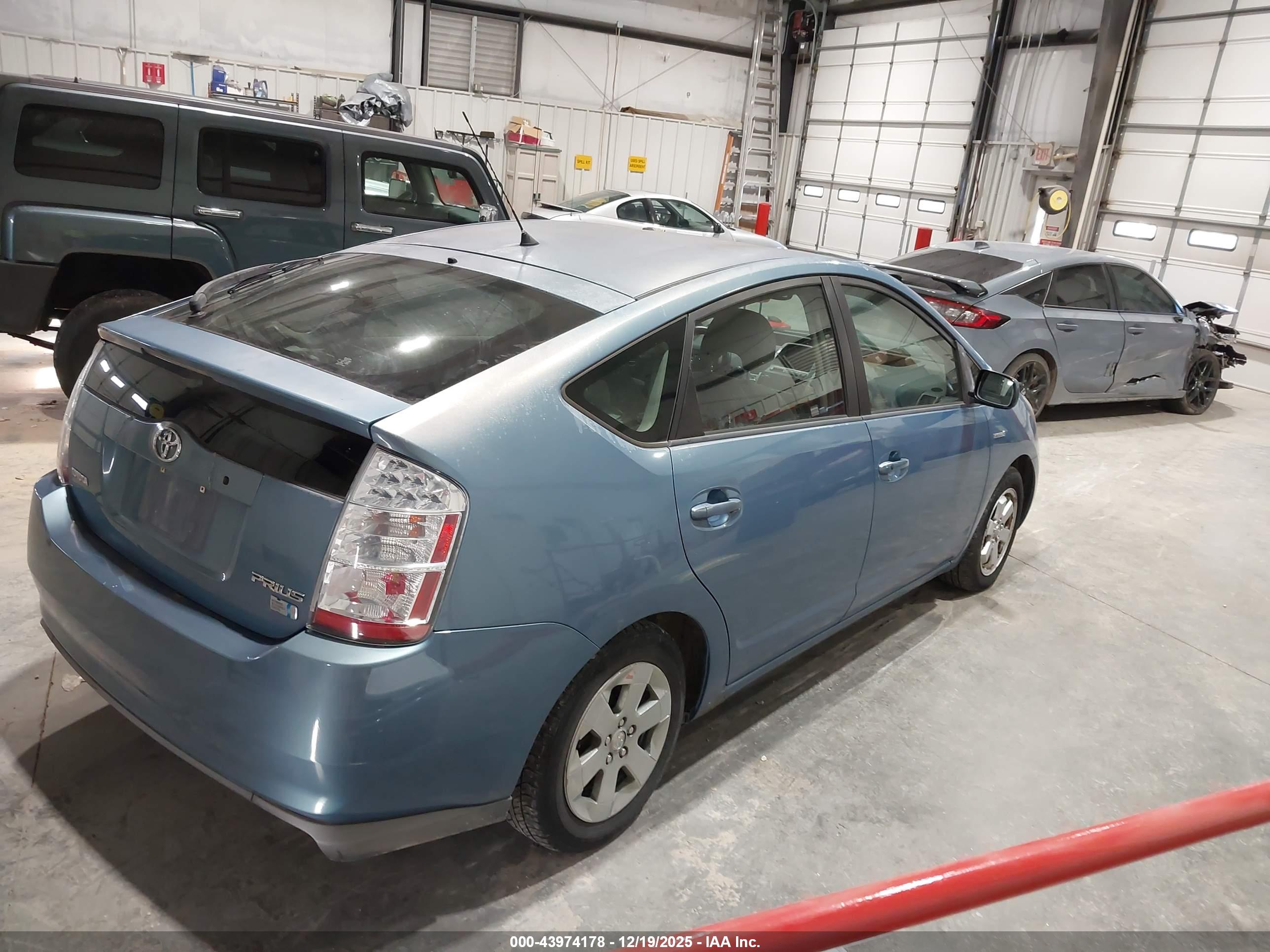 TOYOTA PRIUS image 4