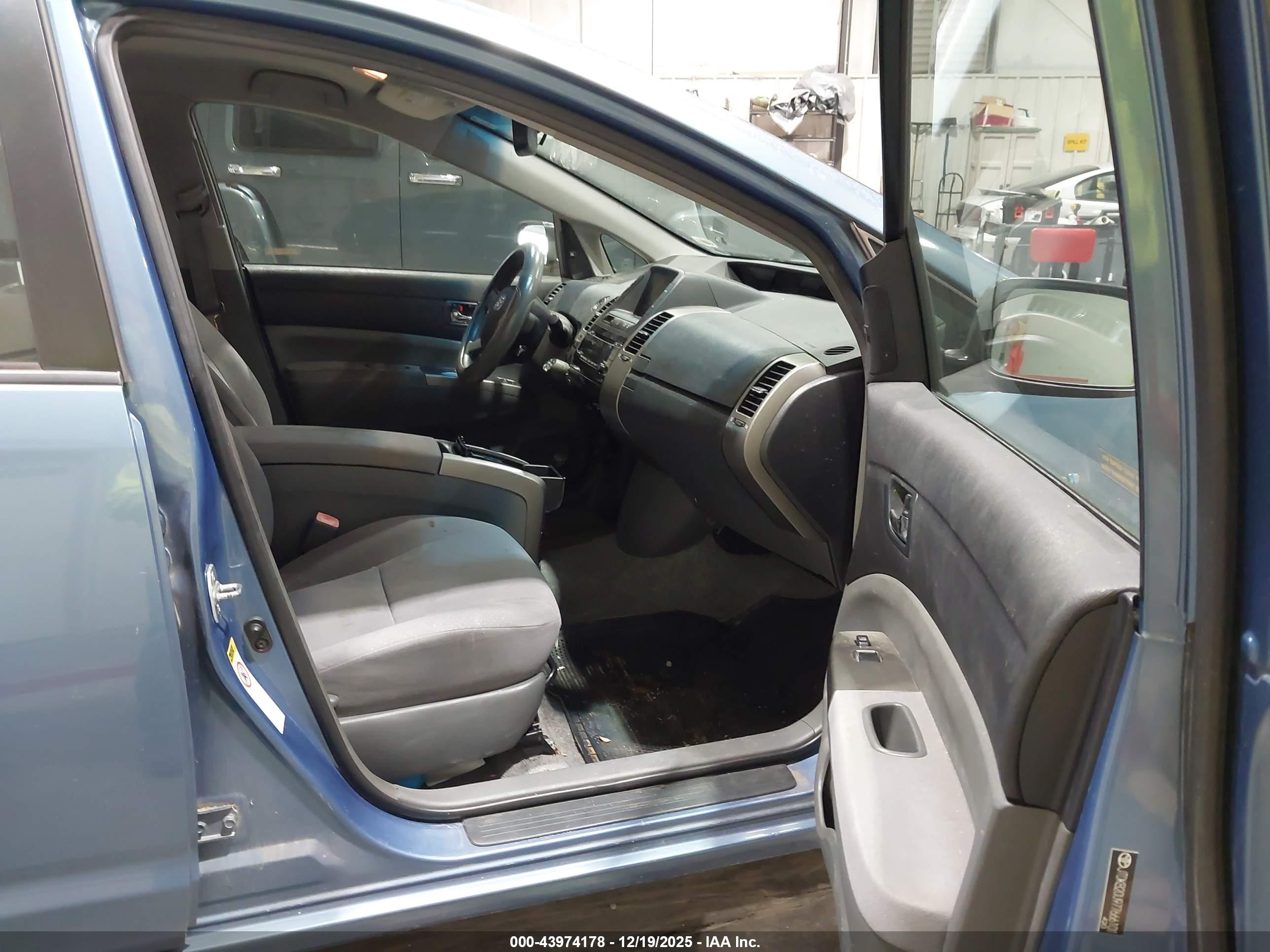 TOYOTA PRIUS image 5