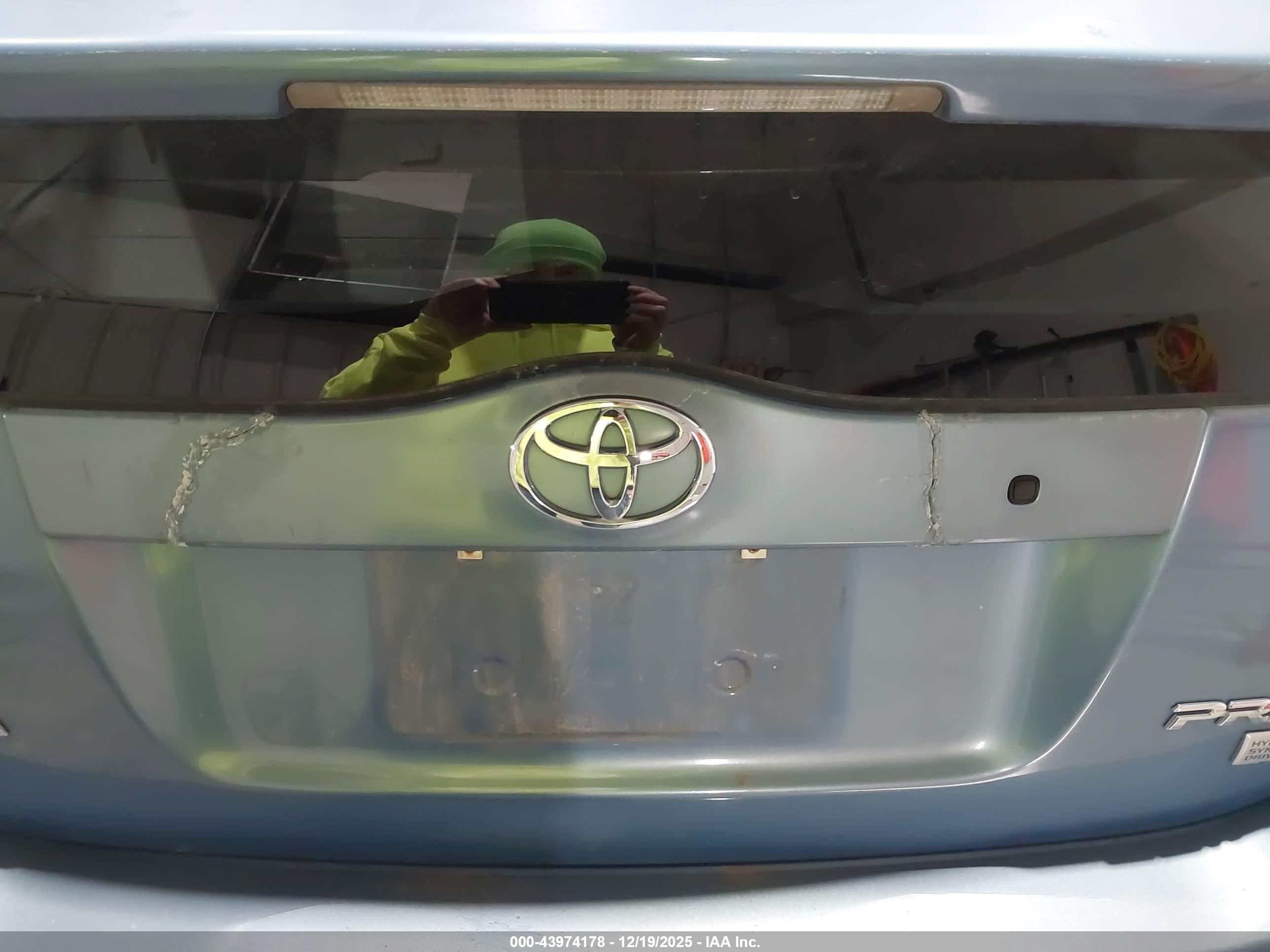 TOYOTA PRIUS image 6