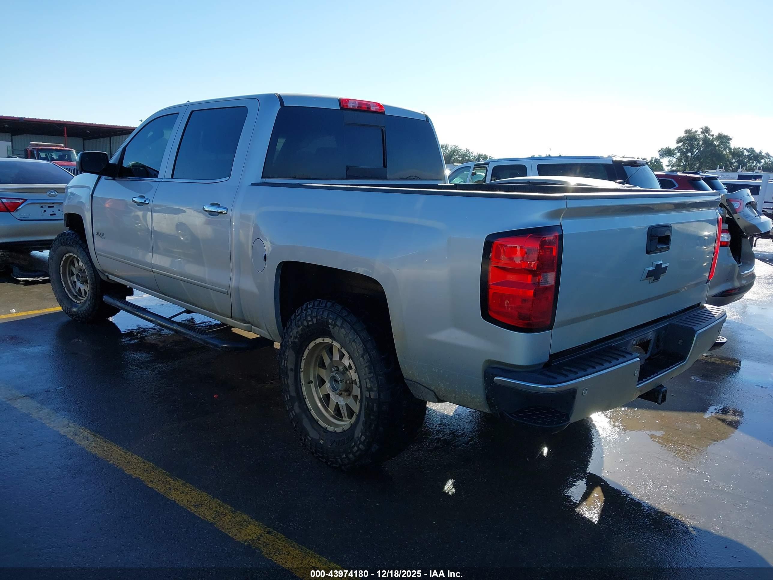 CHEVROLET SILVERADO image 3
