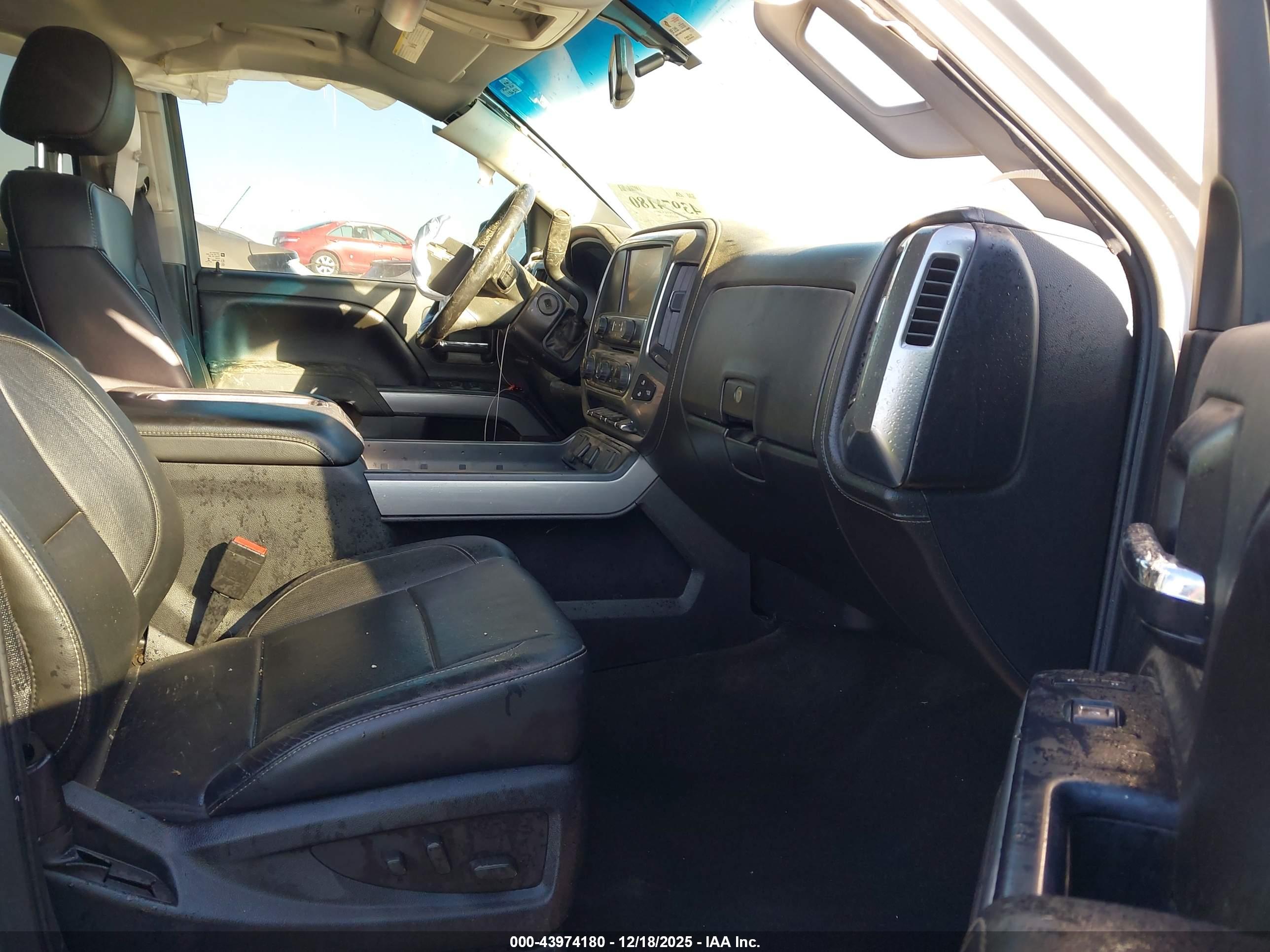 CHEVROLET SILVERADO image 5