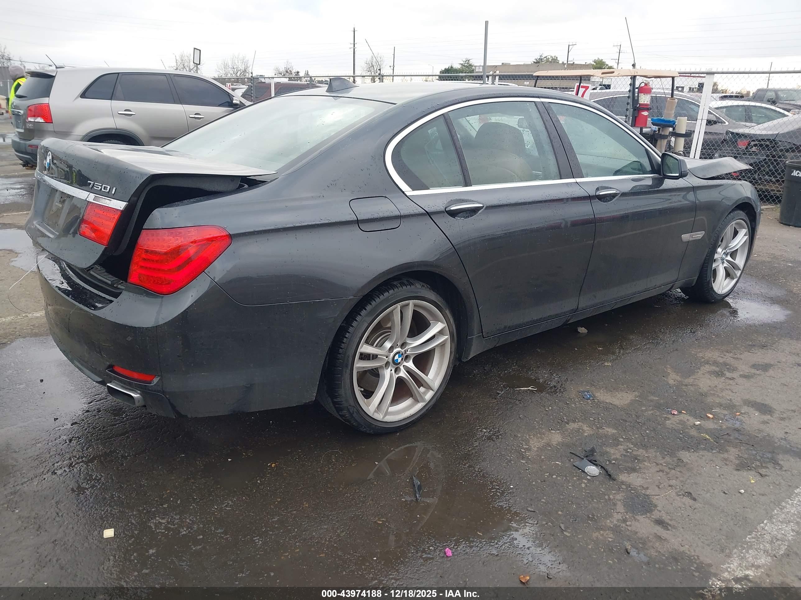 BMW 750I image 4