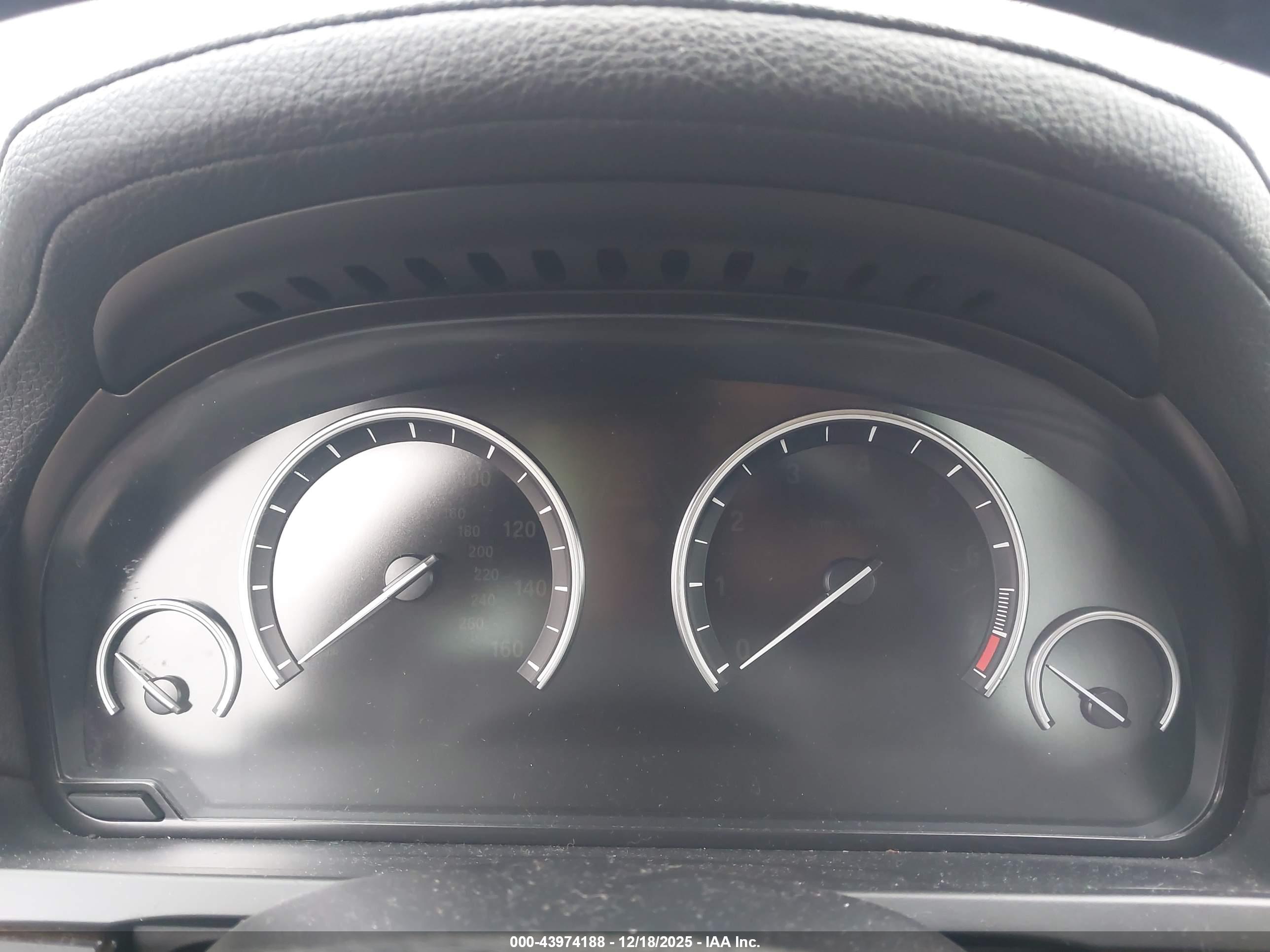 BMW 750I image 7