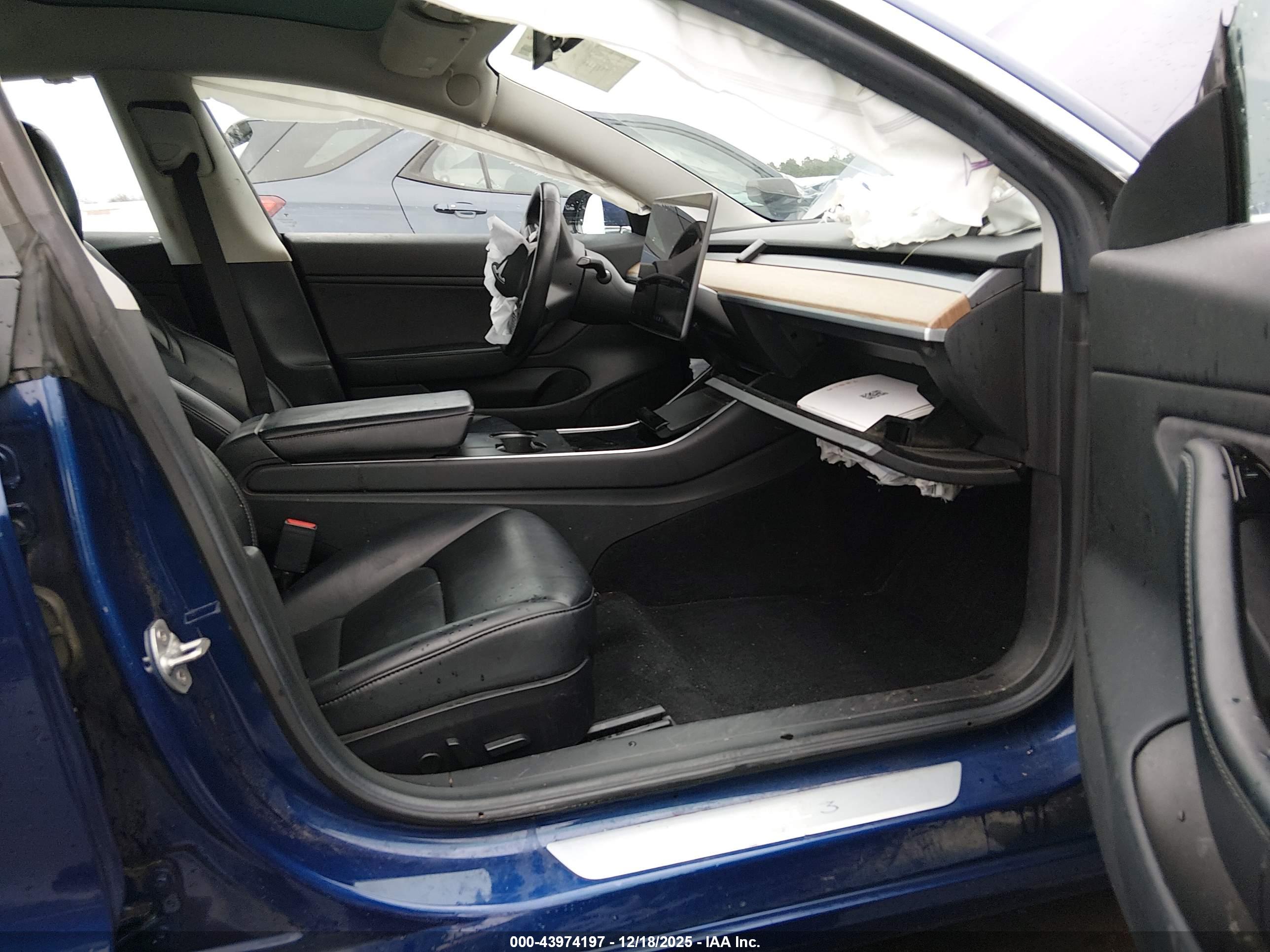 TESLA MODEL image 5