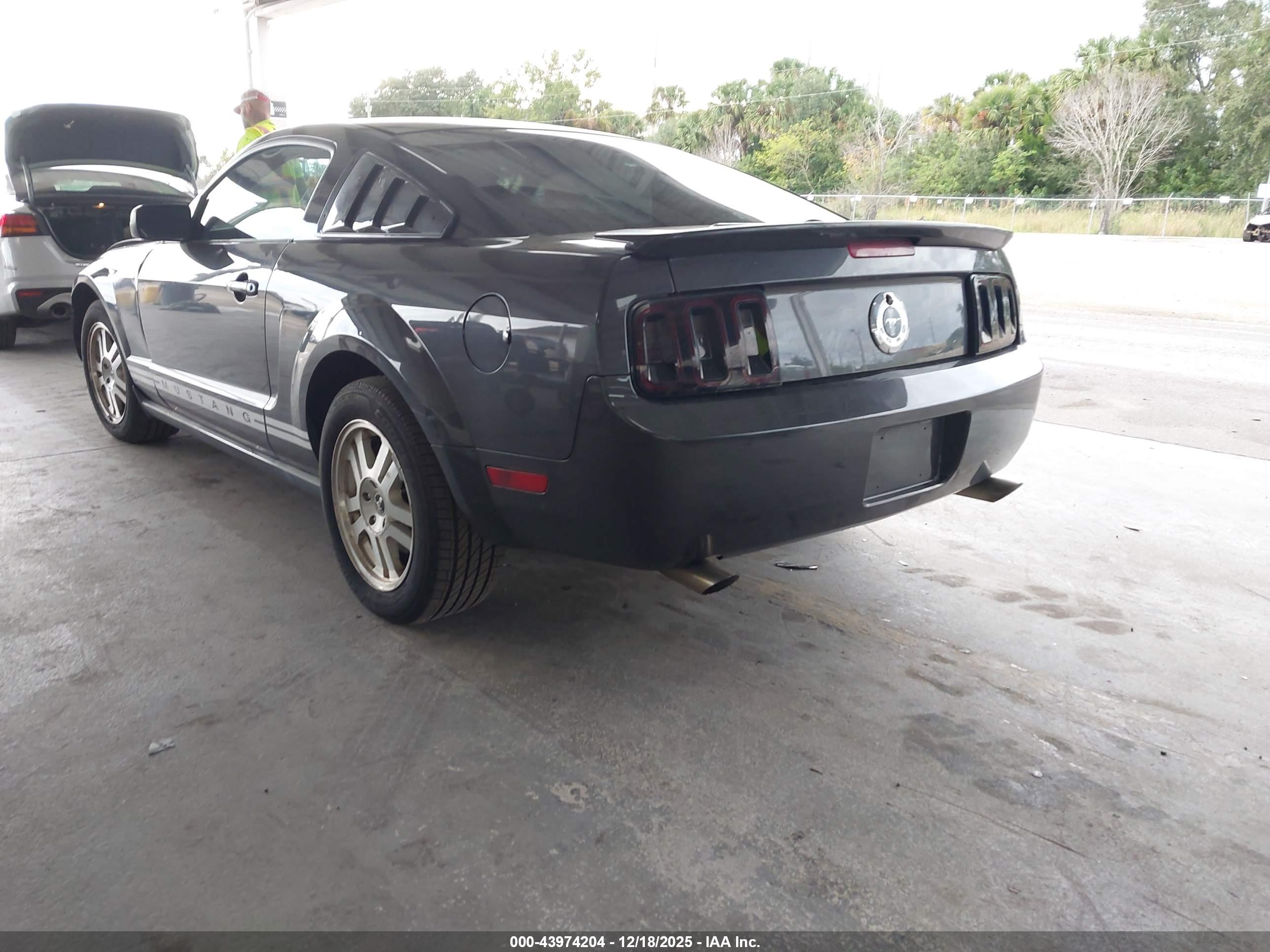 FORD MUSTANG image 3