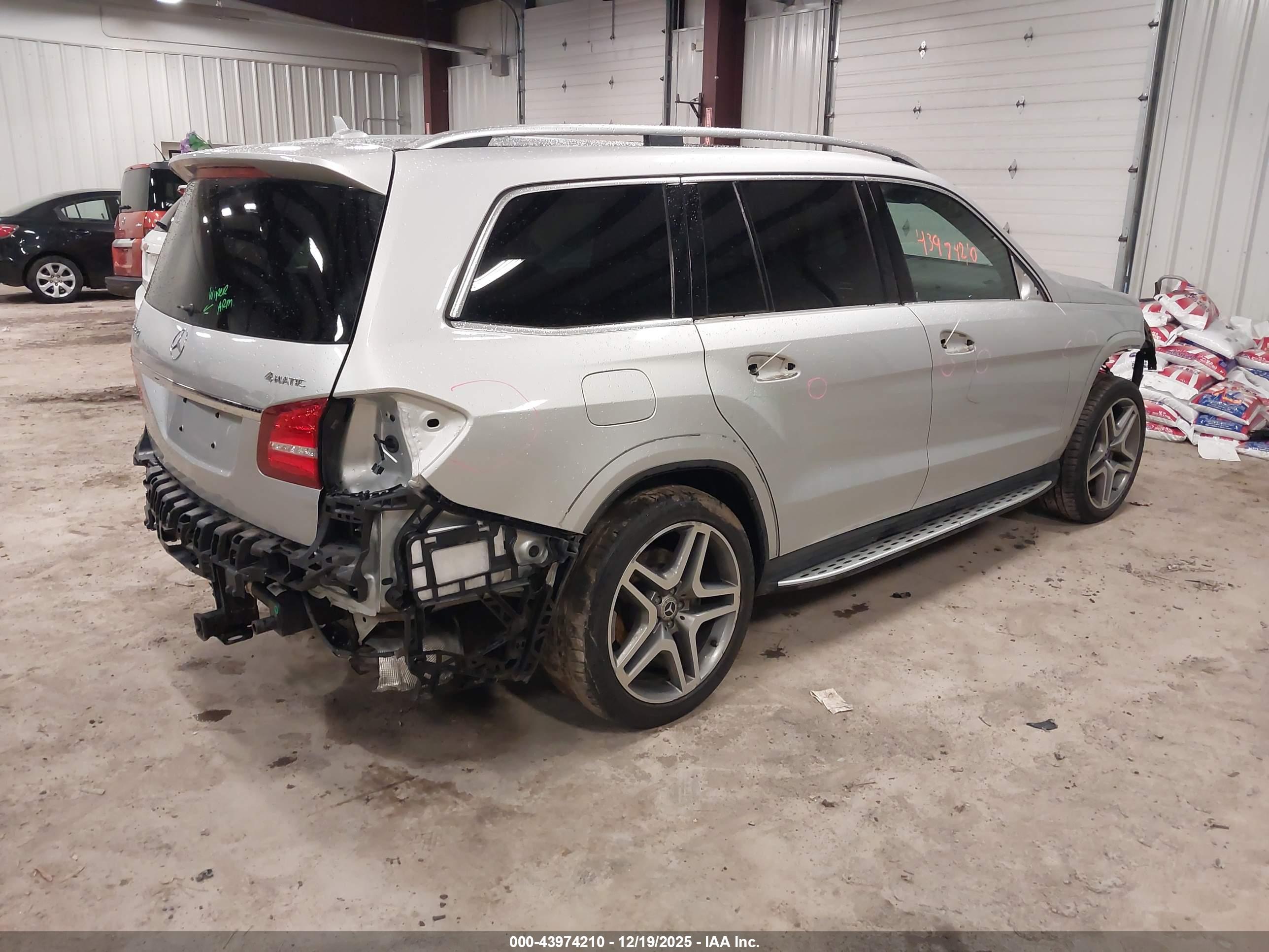 MERCEDES-BENZ GLS image 4