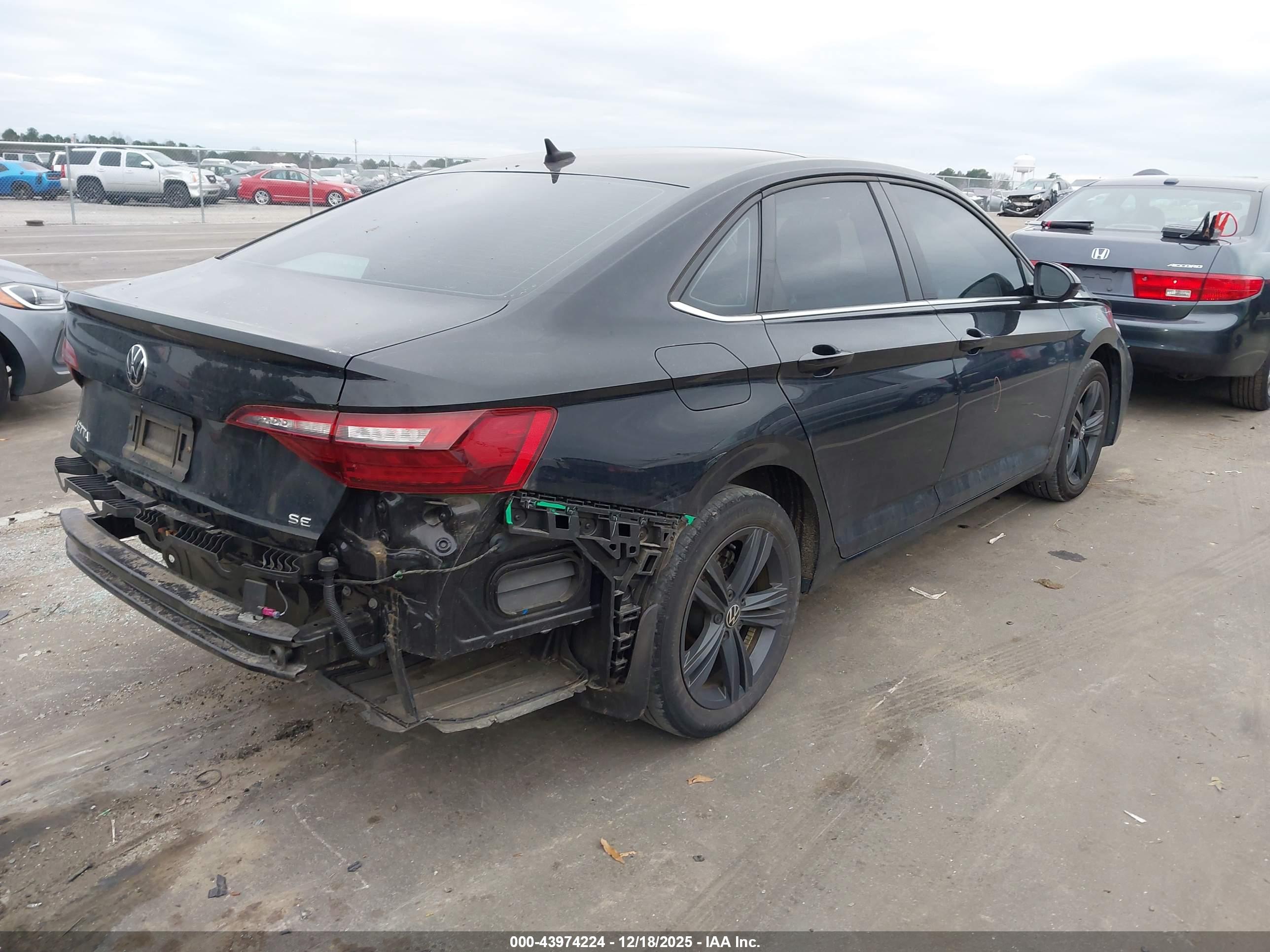 VOLKSWAGEN JETTA image 4