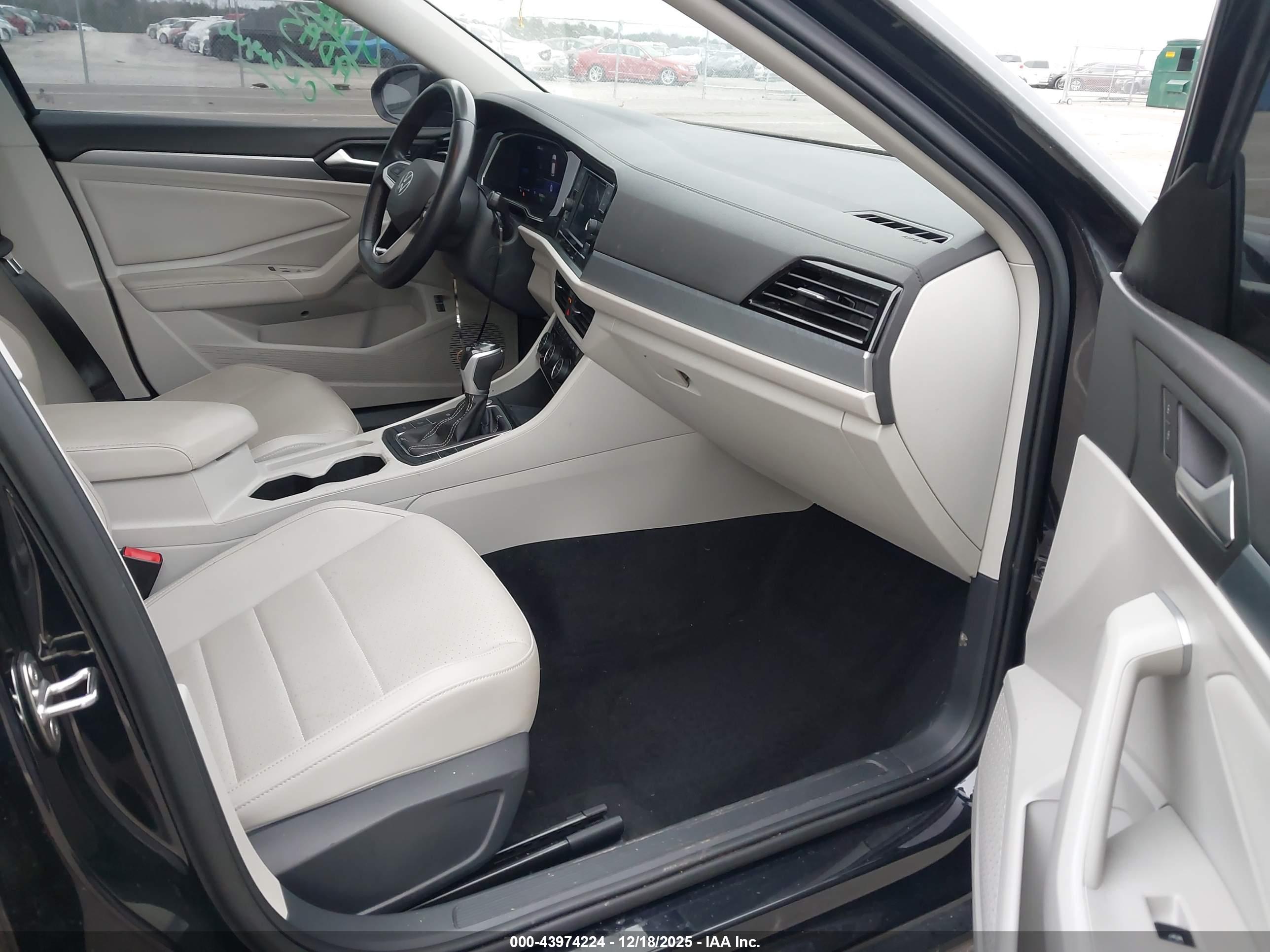 VOLKSWAGEN JETTA image 5