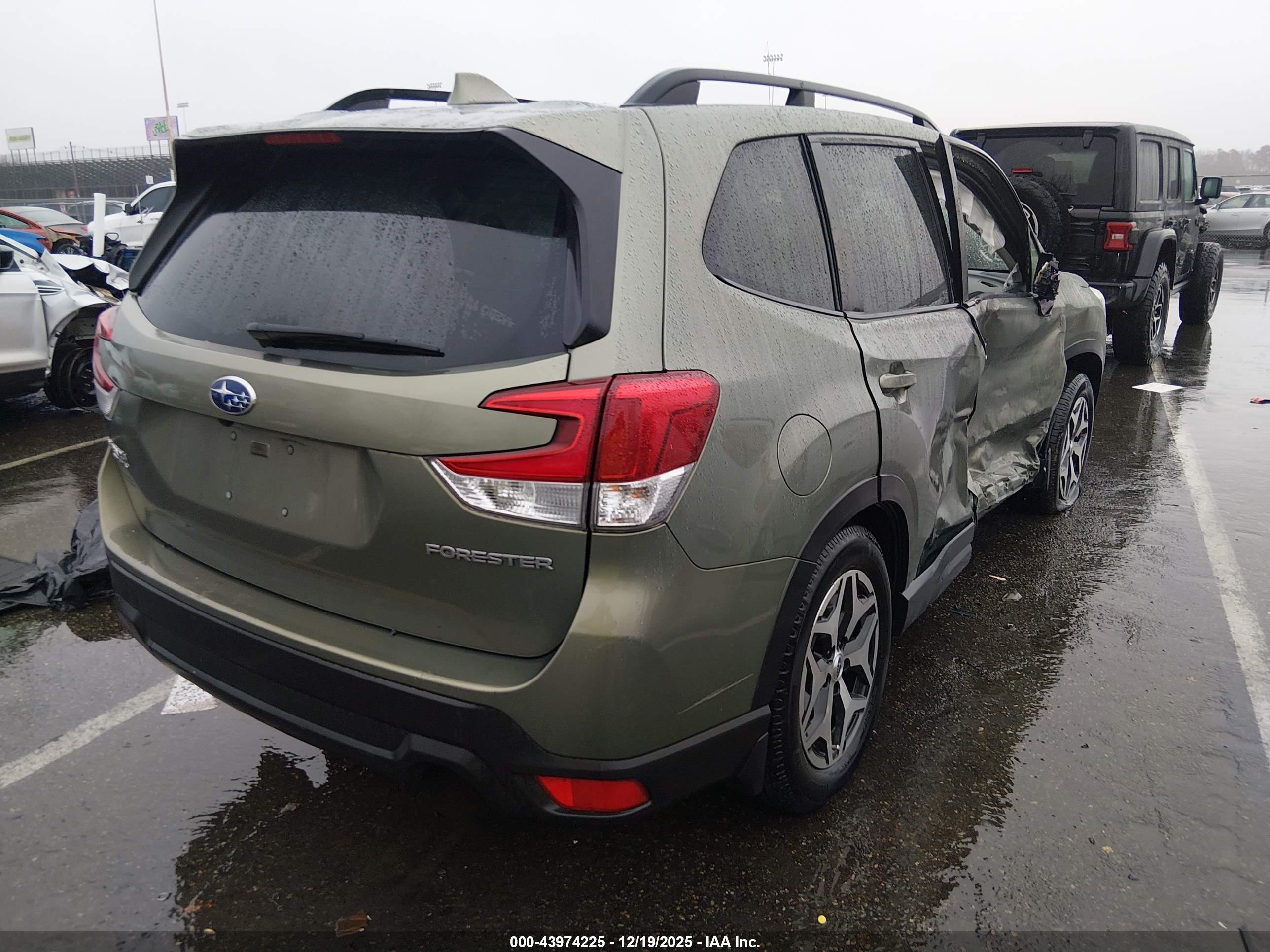 SUBARU FORESTER image 4