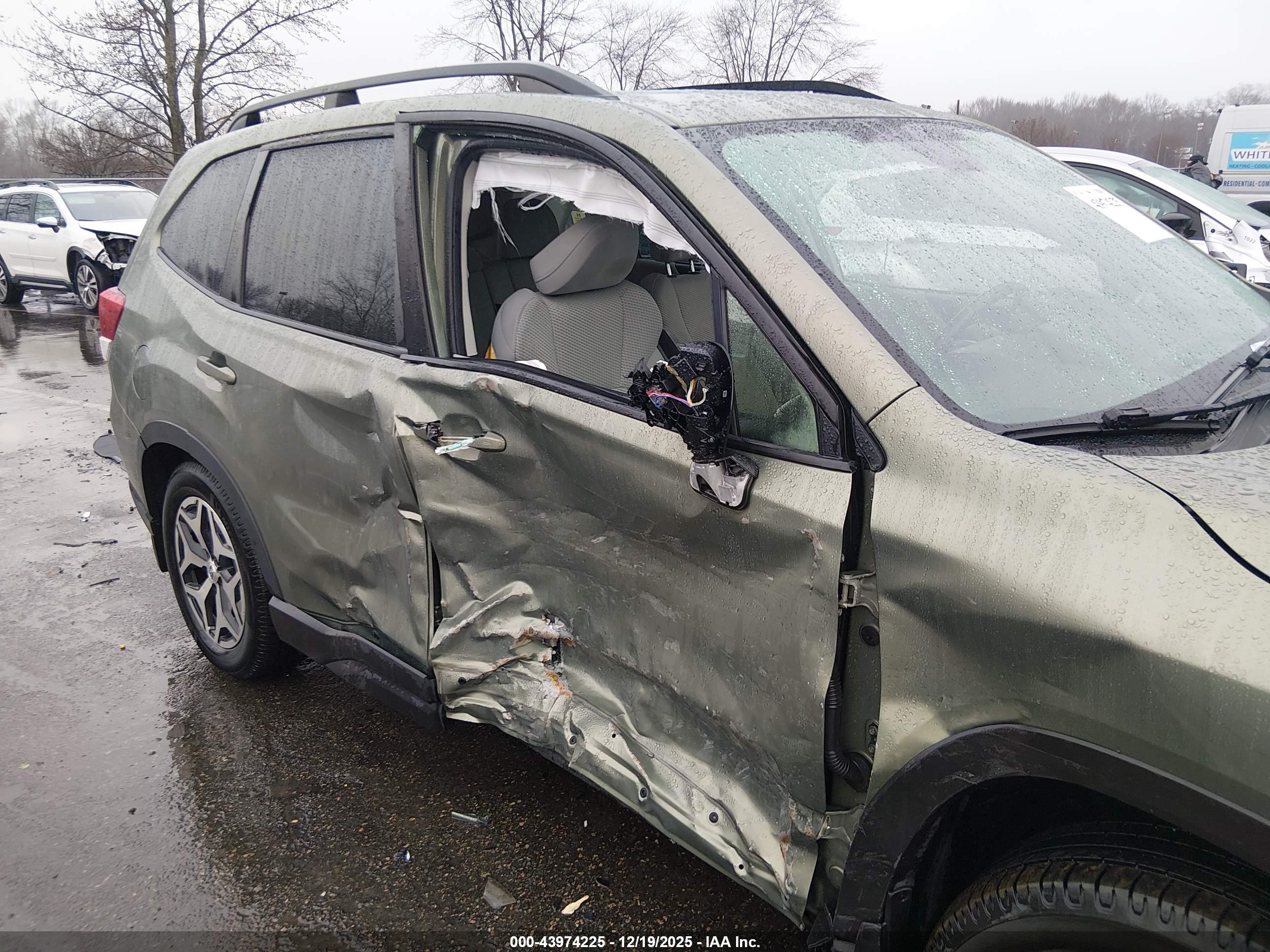 SUBARU FORESTER image 6