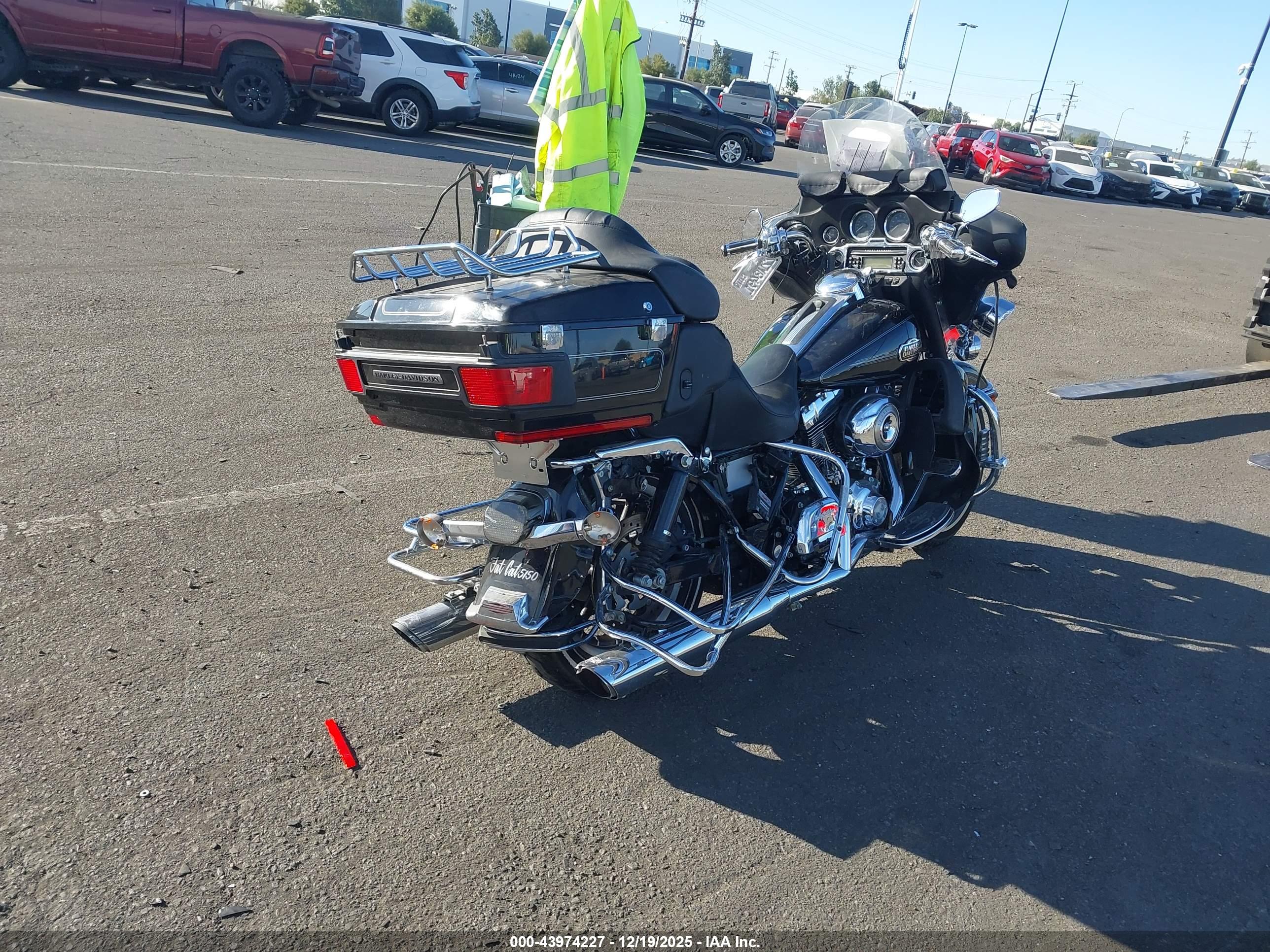 HARLEY-DAVIDSON FLHTCUI image 4