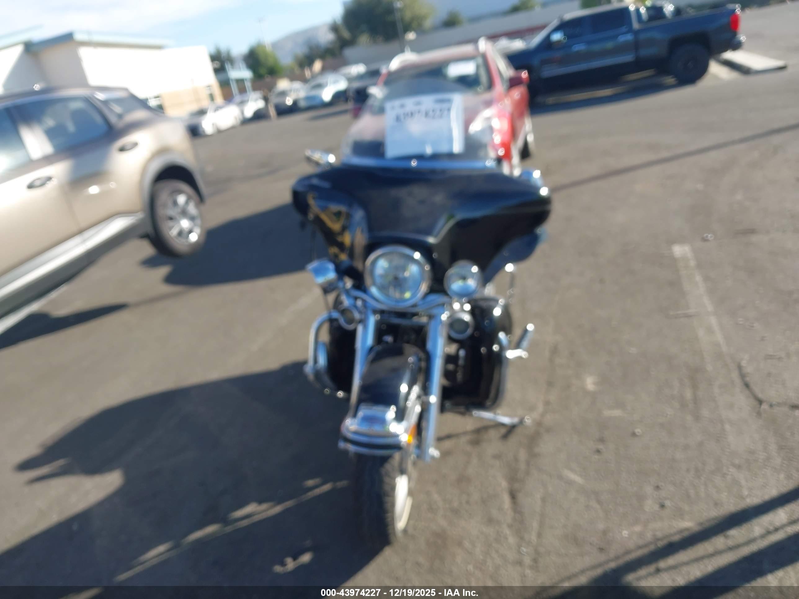 HARLEY-DAVIDSON FLHTCUI image 5