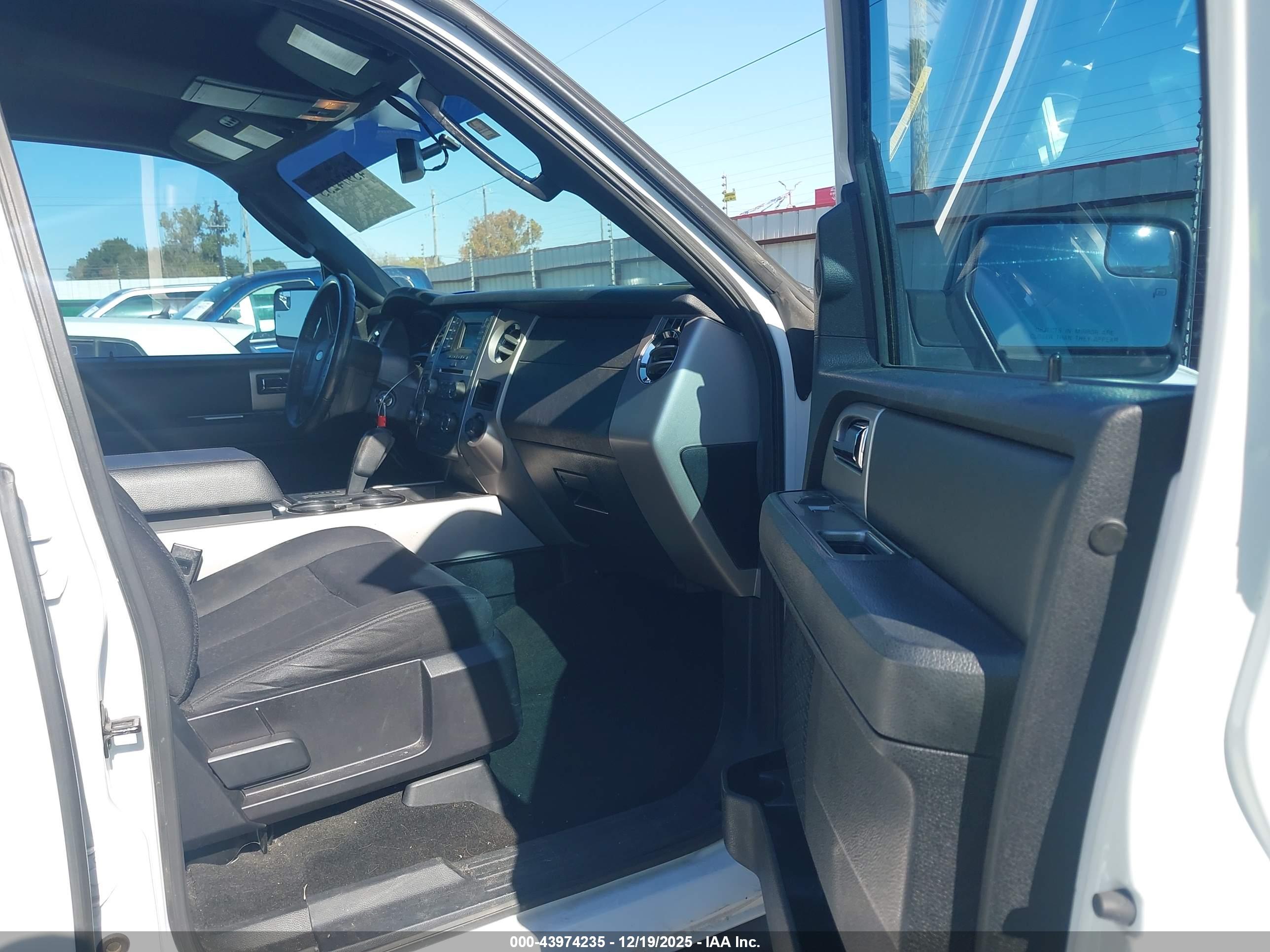 FORD EXPEDITION image 5
