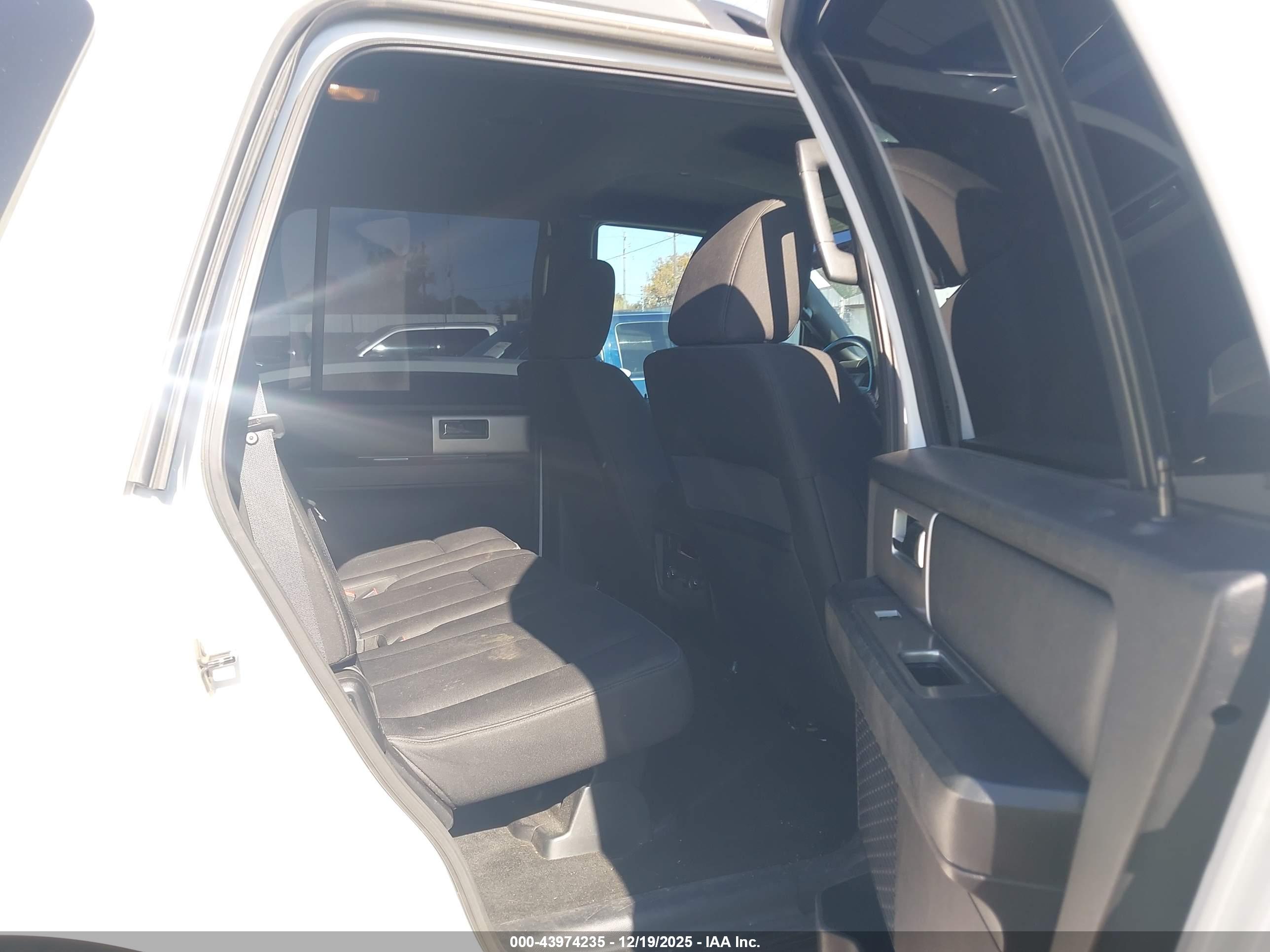 FORD EXPEDITION image 8