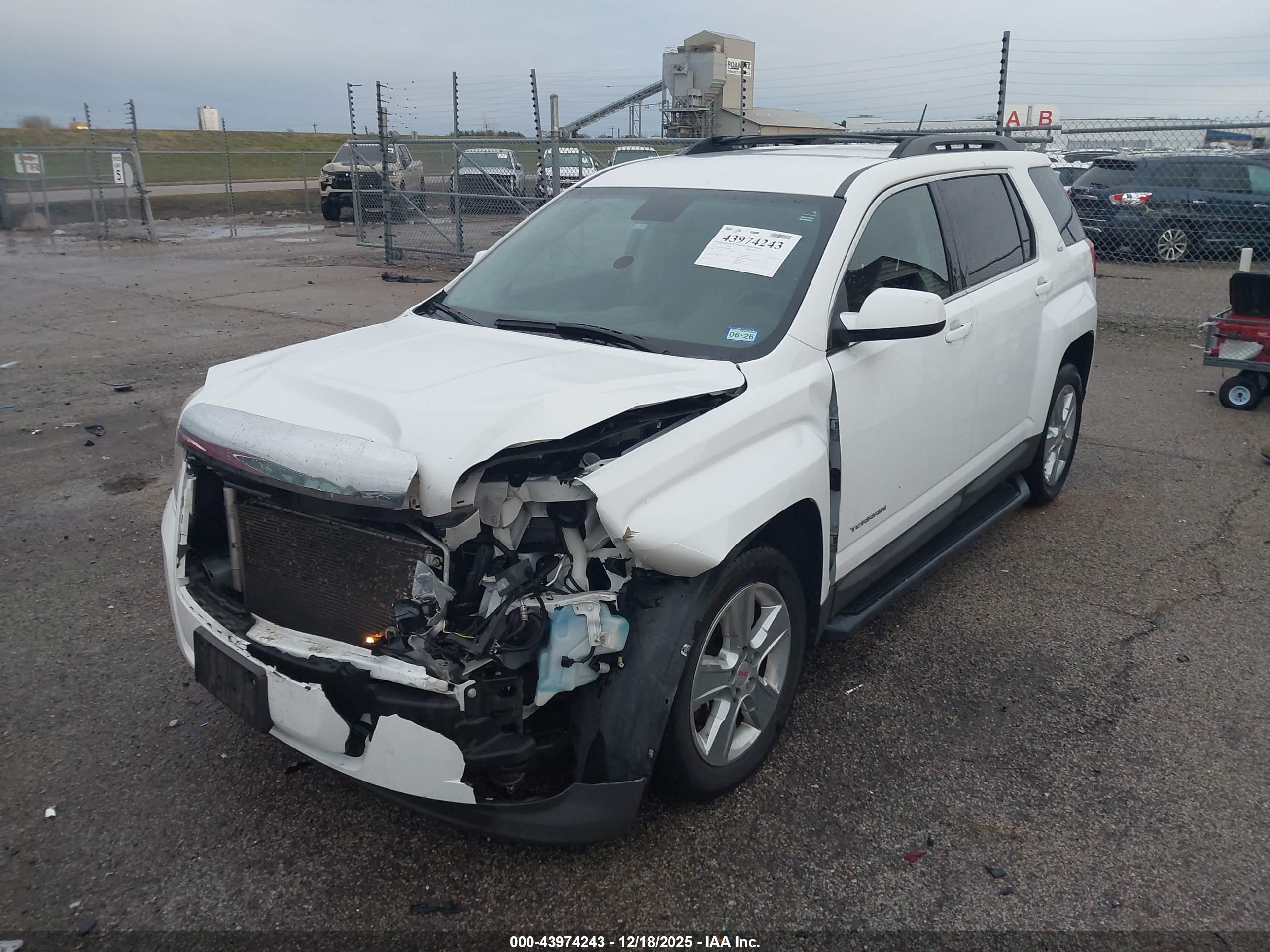 GMC TERRAIN image 2